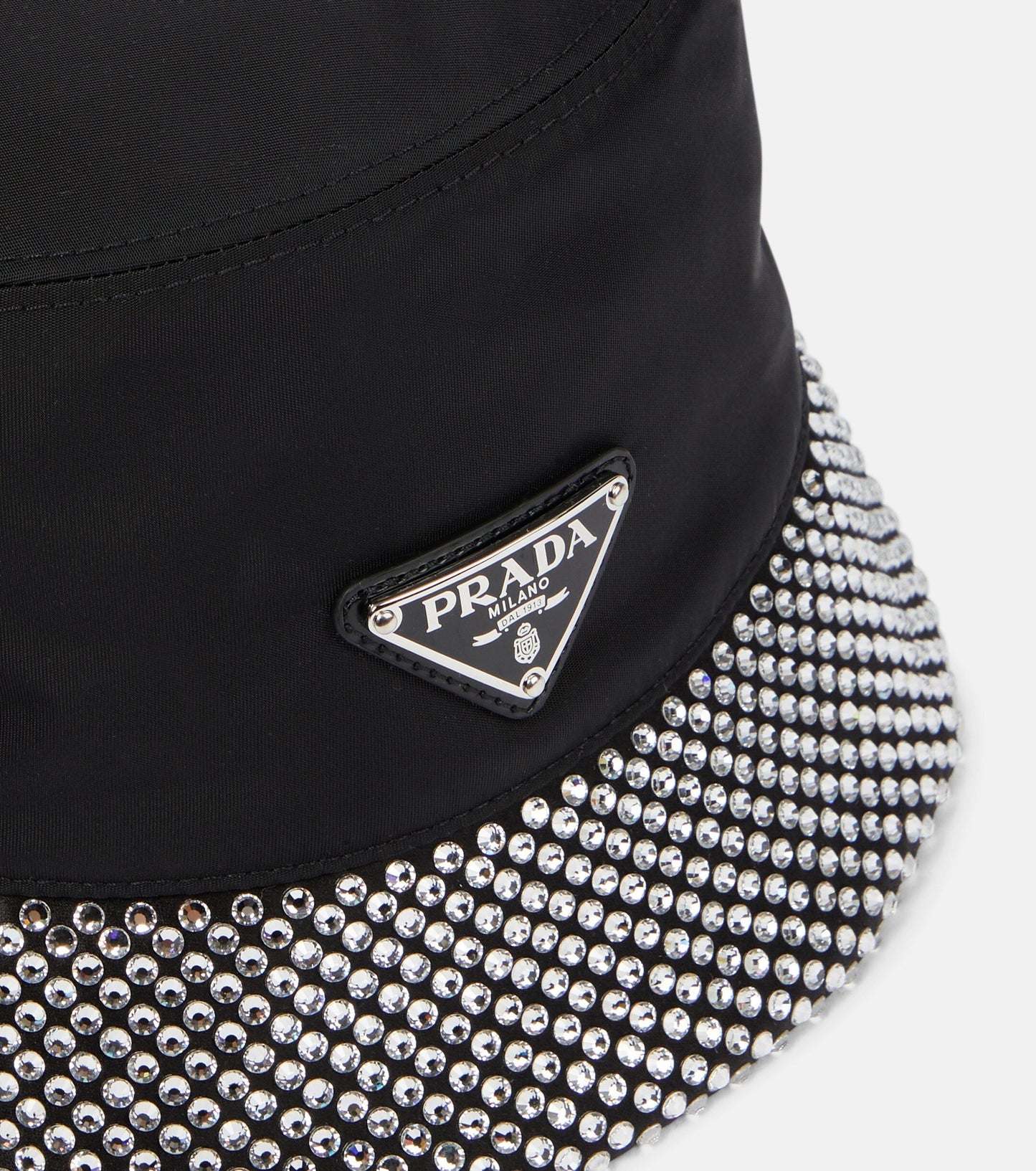 PRADA LOGO PLAQUE EMBELLISHED BUCKET HAT