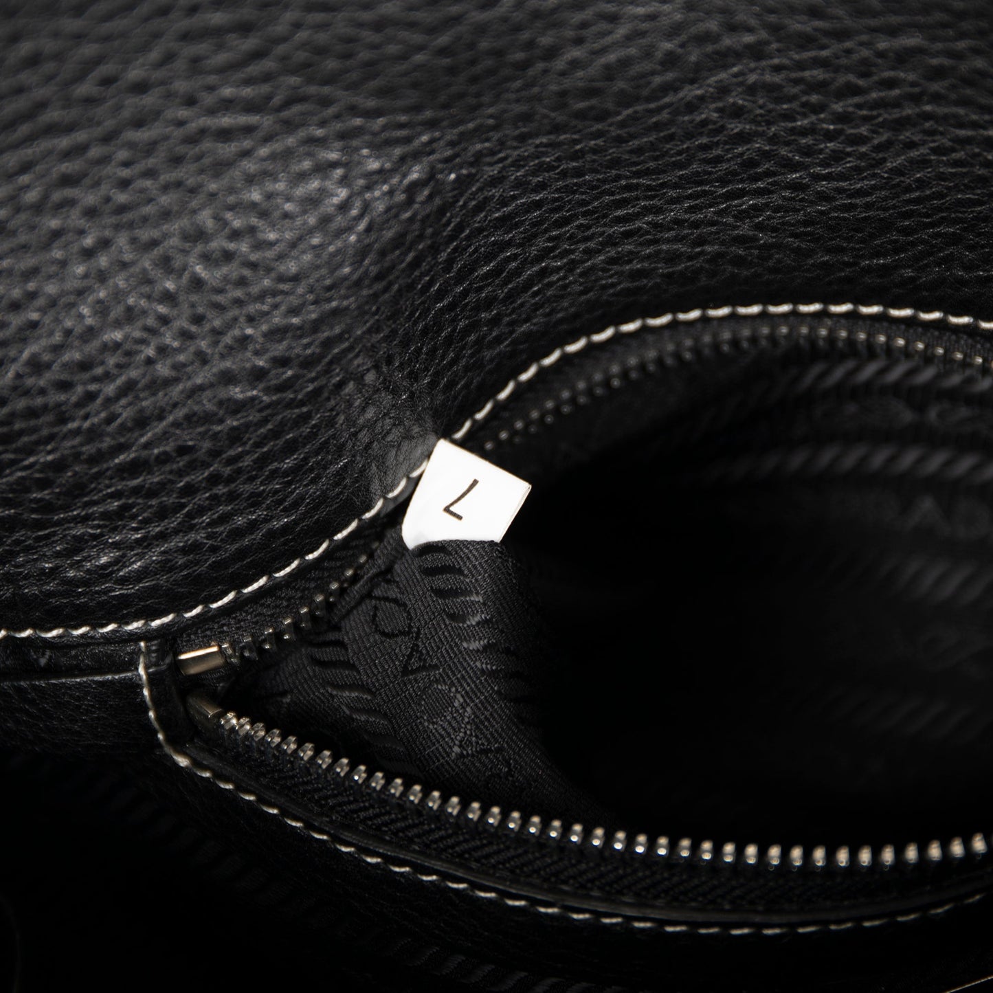 Prada Vitello Daino Easy Shoulder Bag(FAKE BAG)