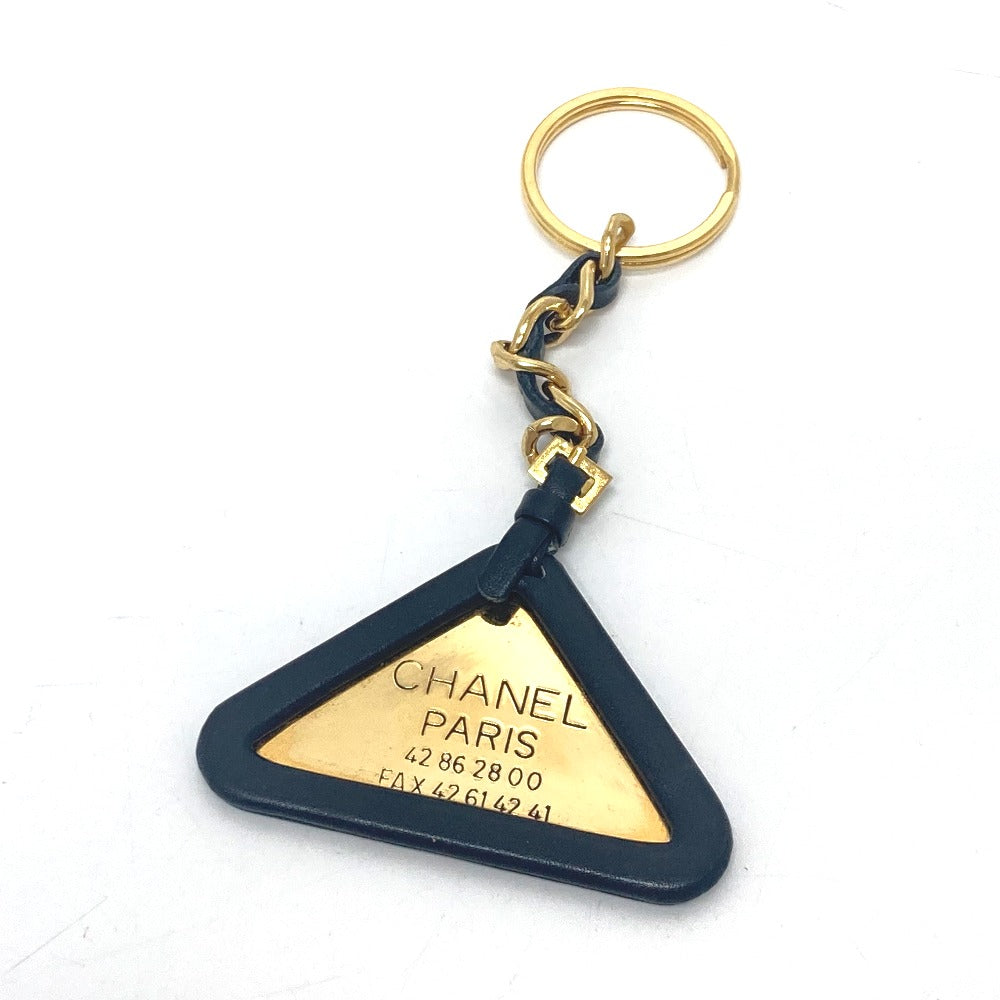 CHANEL Key ring Metal, Leather Gold Metal 94P Triangular plate