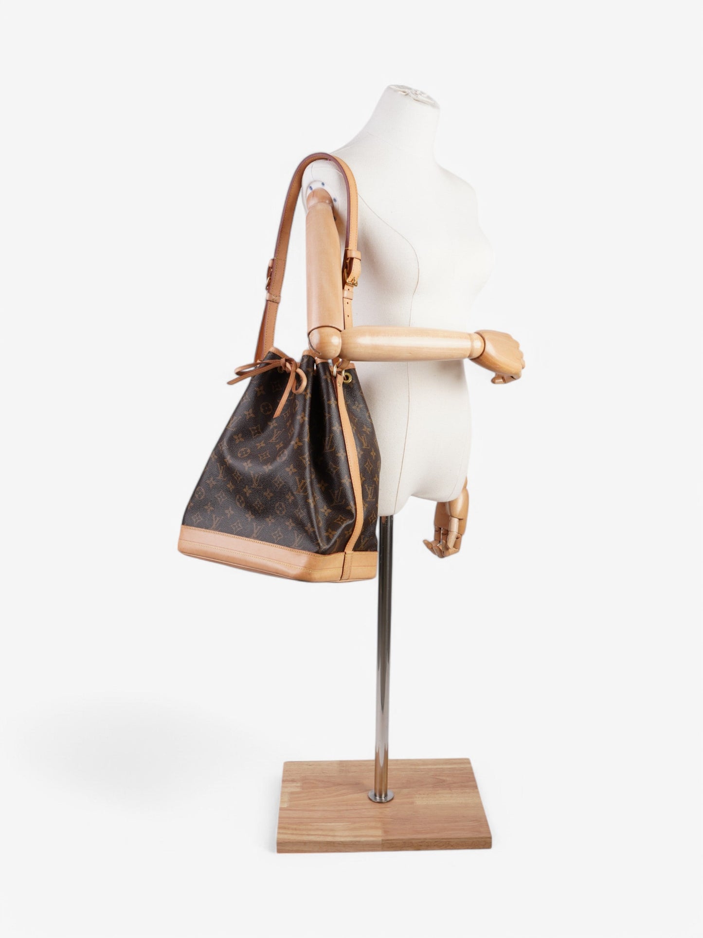 Louis Vuitton NoÃ¨  Monogram / Beige  Coated Canvas