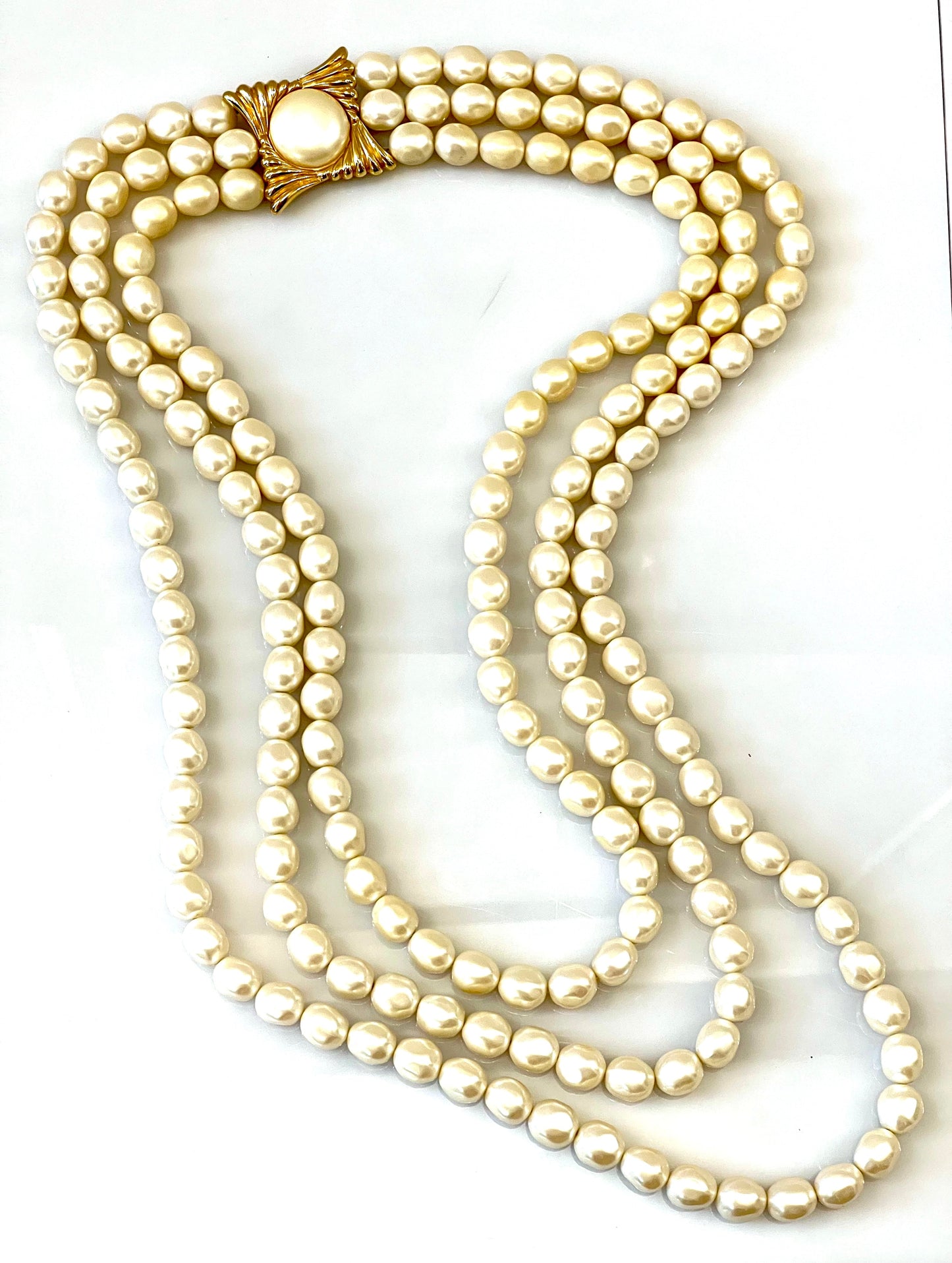 YVES SAINT LAURENT VINTAGE PEARL NECKLACE