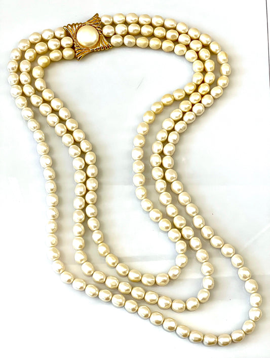 YVES SAINT LAURENT VINTAGE PEARL NECKLACE