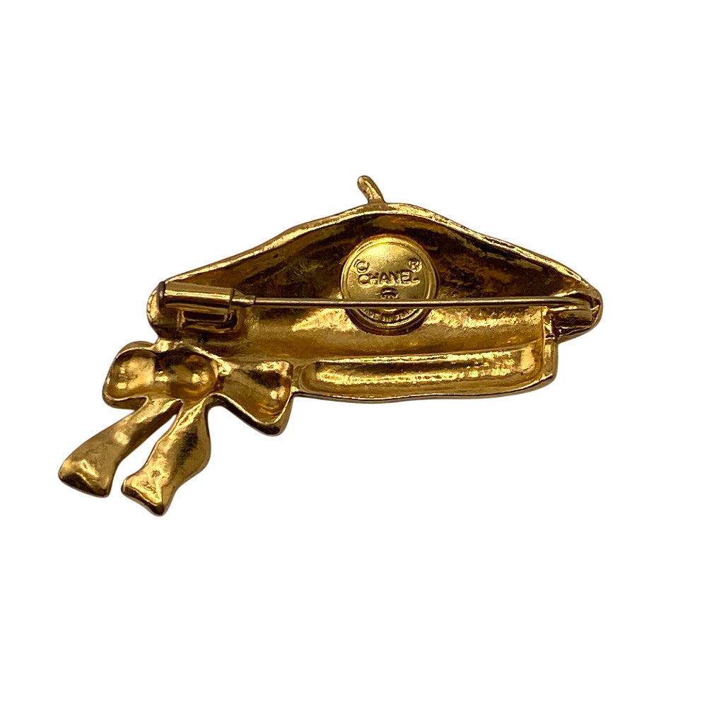CHANEL Brooch Gold Plated gold Beret Ribbon