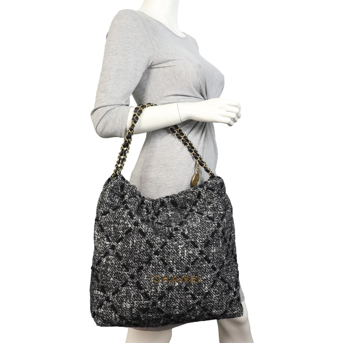 Chanel 22 Hobo Medium Tweed