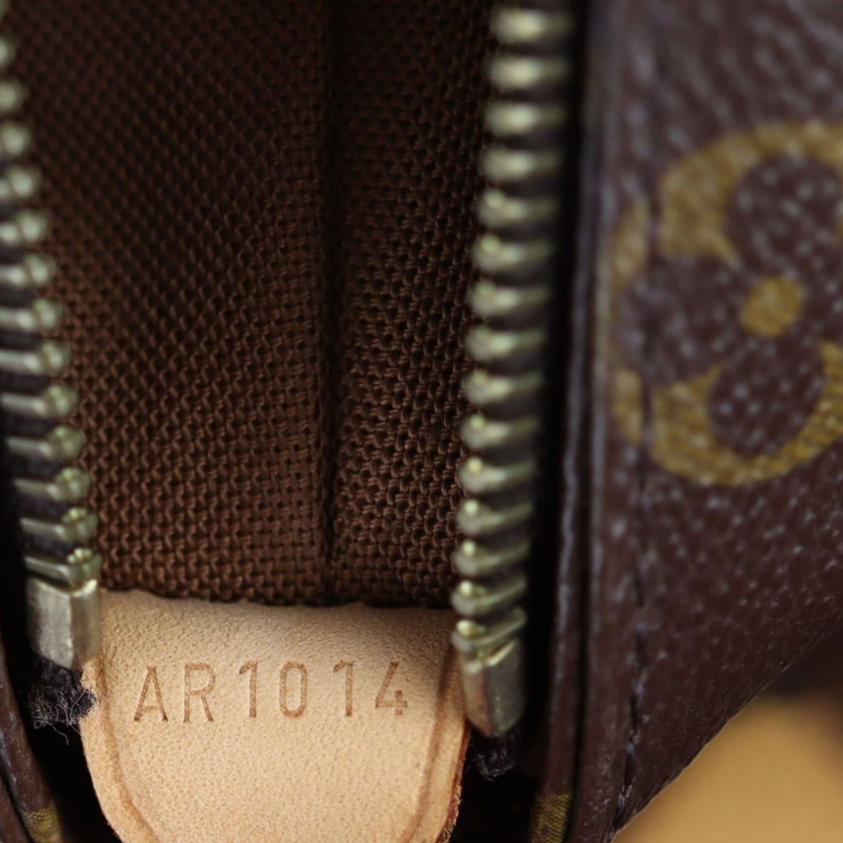 Louis Vuitton Cabas Mezzo Monogram