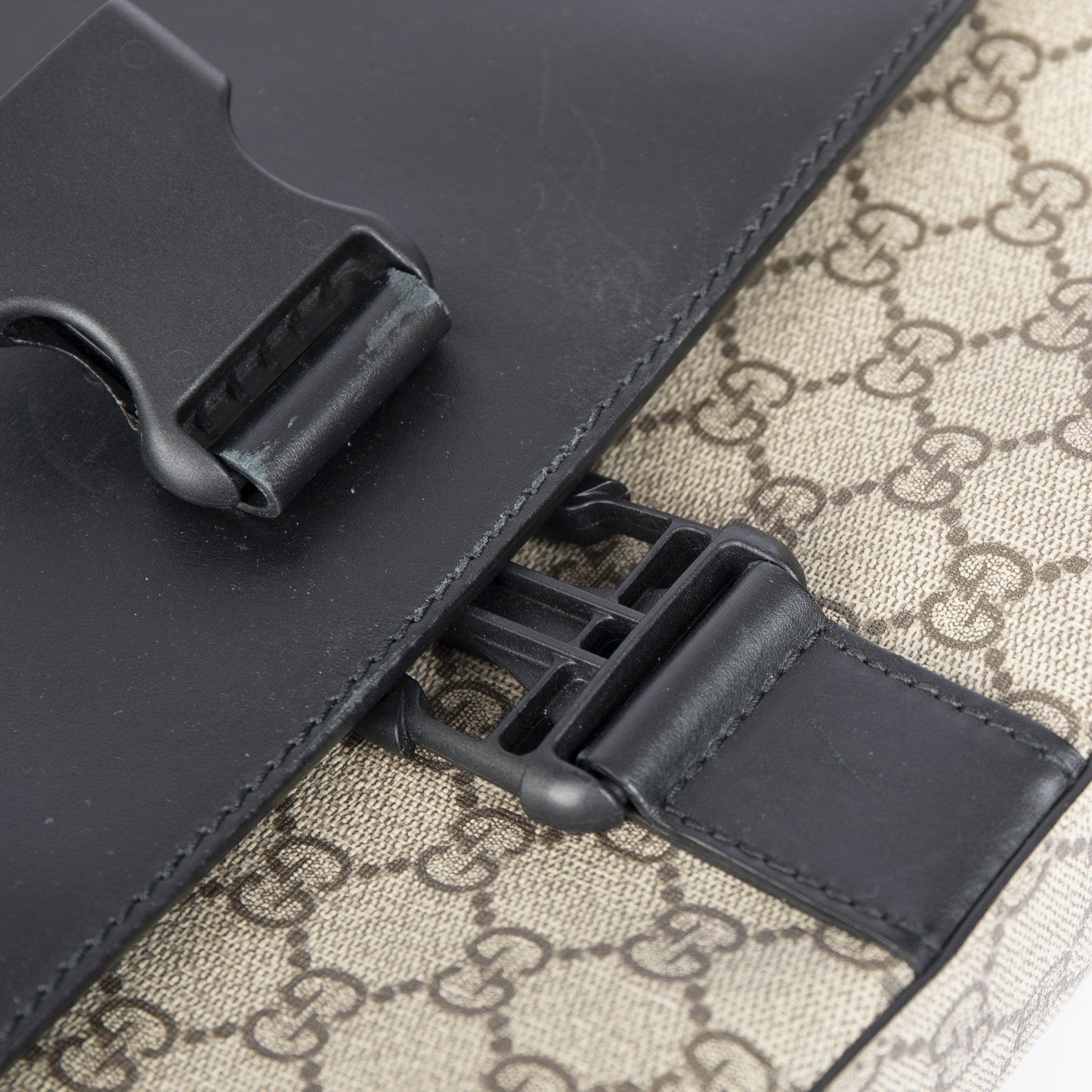 Gucci GG Supreme Messenger Bag