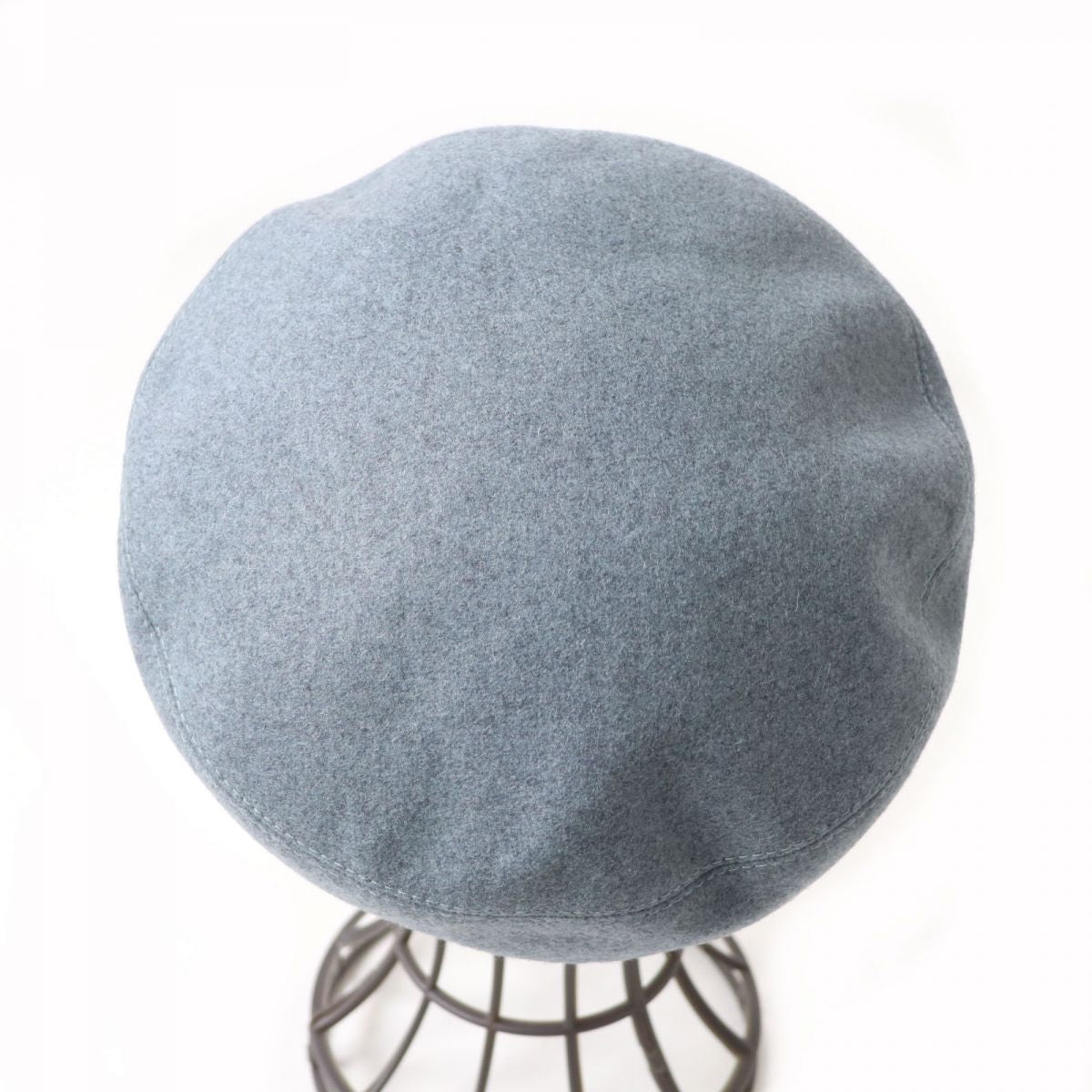 HERMES beret Outer: 100% cashmere, Lining: 65% rayon, Lining: 35% silk, Part: 100% polyester gray Women 58