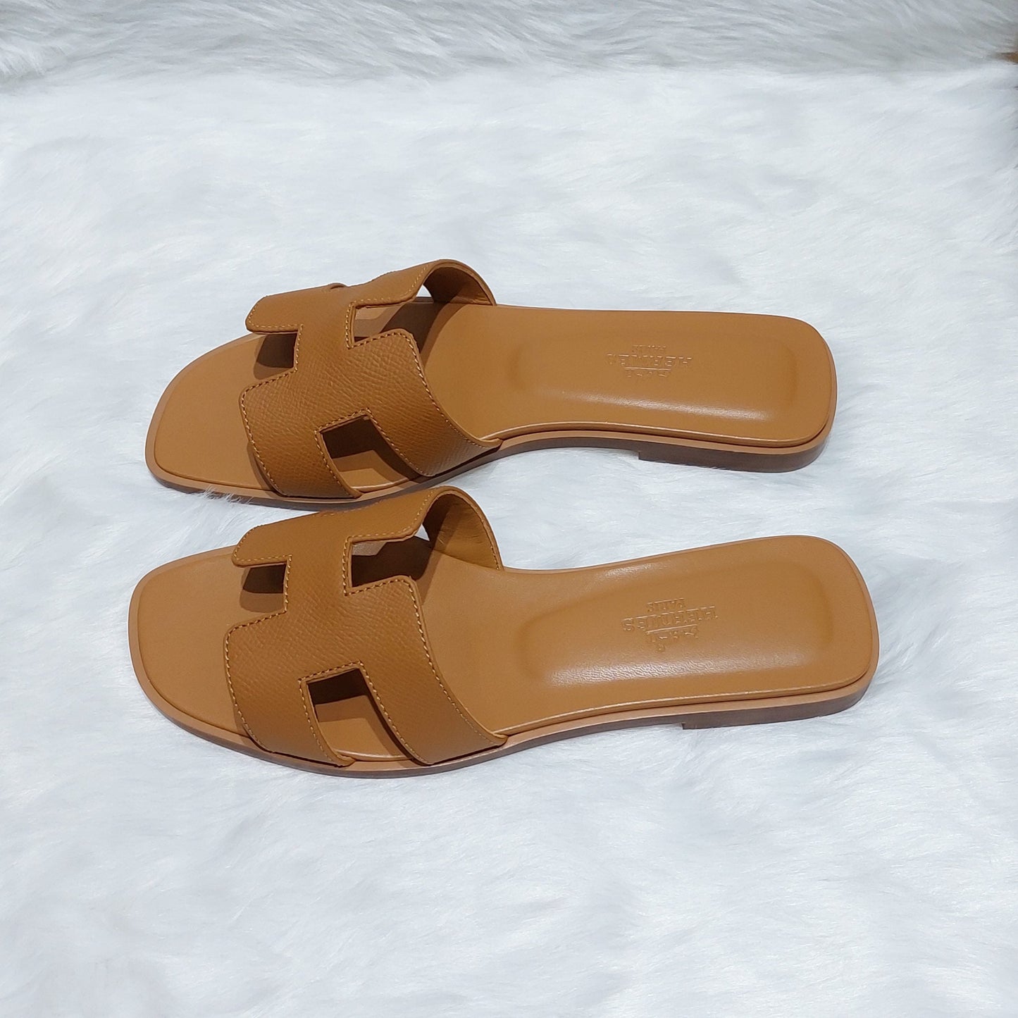 HERMÈS ORAN LEATHER SANDALS