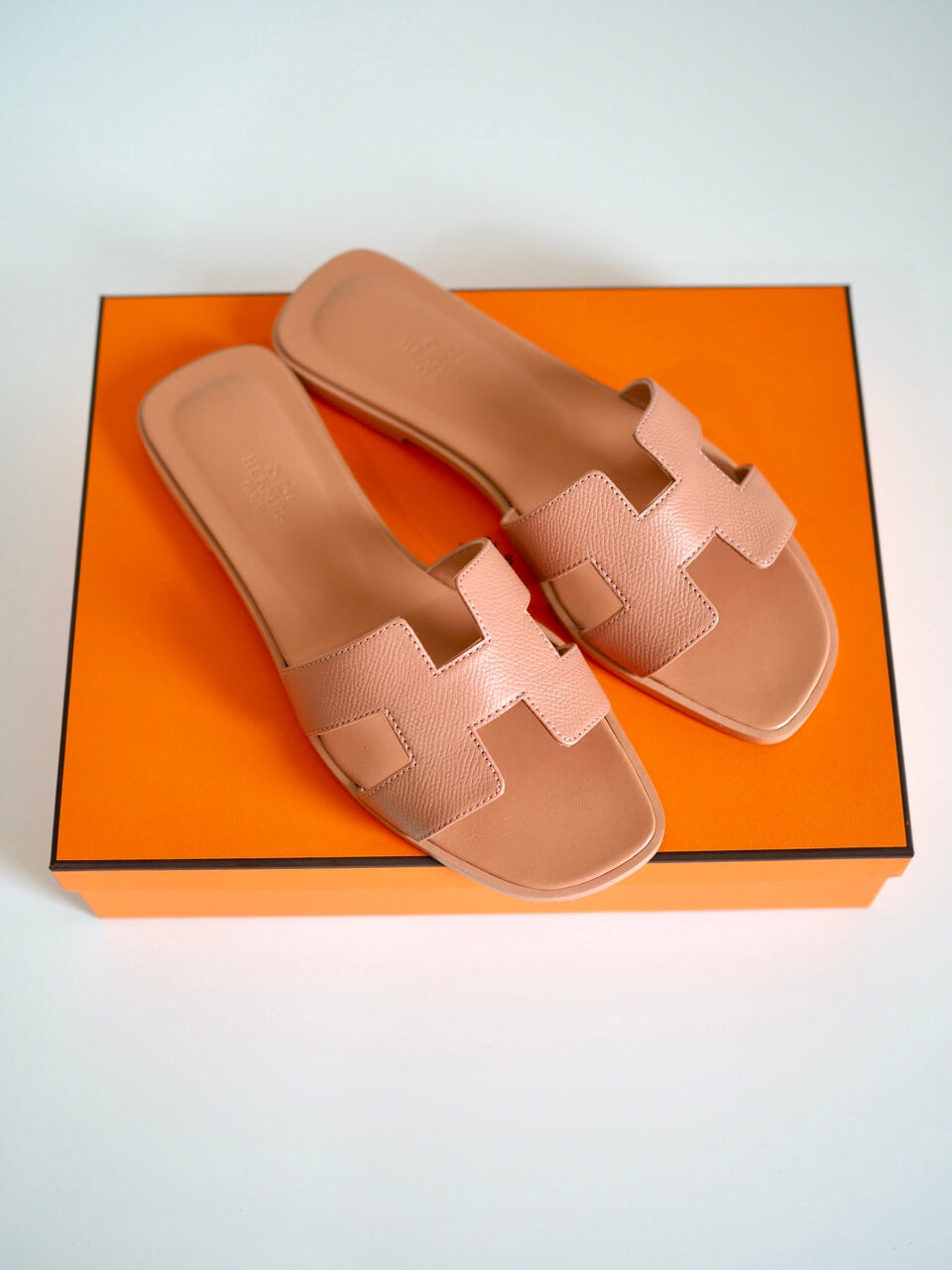 HERMÈS ORAN LEATHER SANDALS