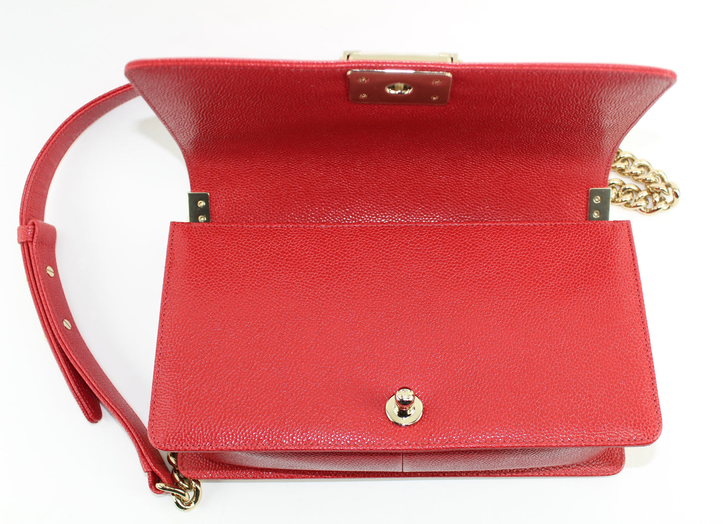 CHANEL MEDIUM CAVIAR BOY BAG IN RED