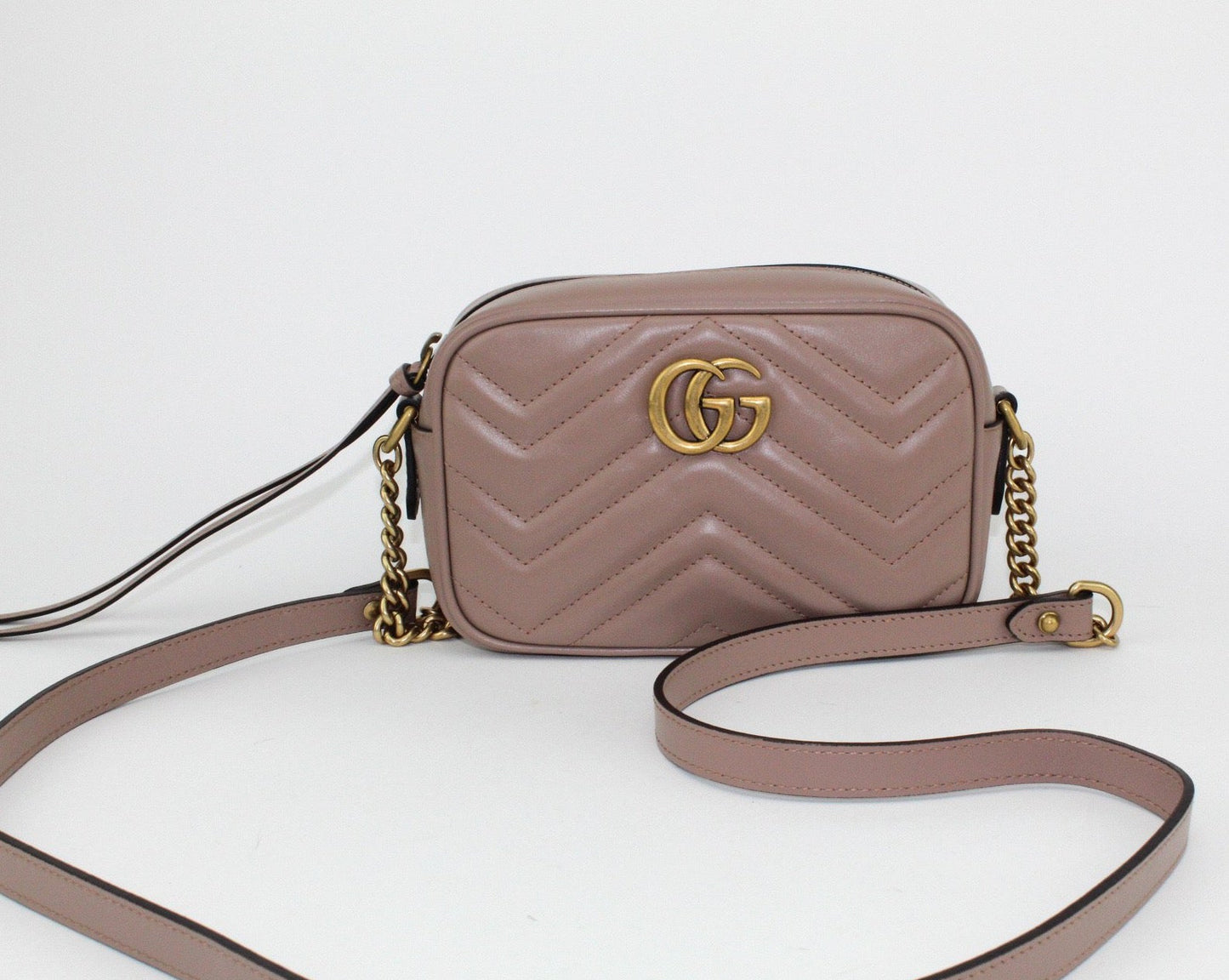 GUCCI GG MARMONT MINI MATELASSE CAMERA BAG