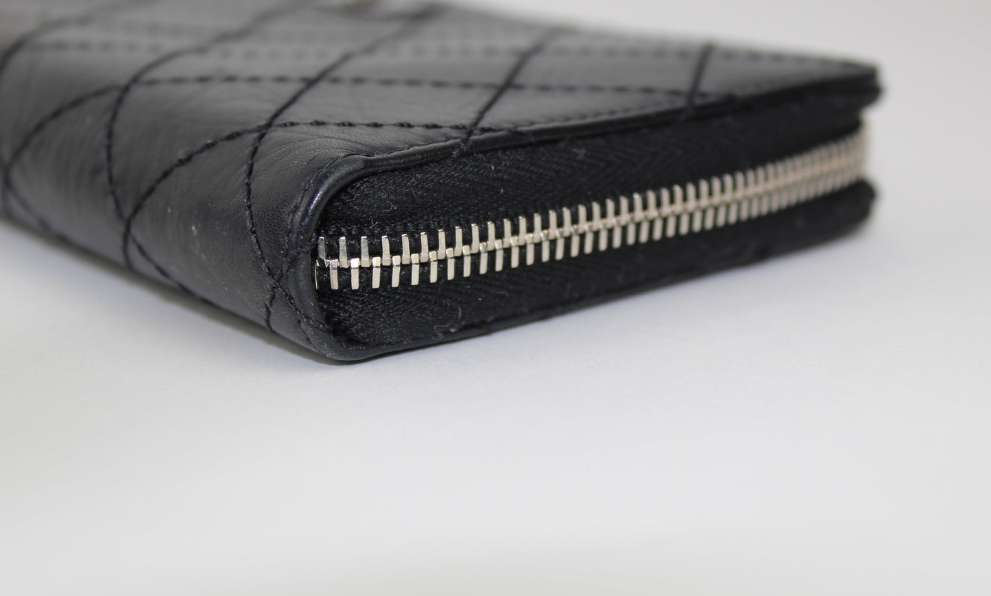 CHANEL 2.55 REISSUE ZIP AROUND WALLET