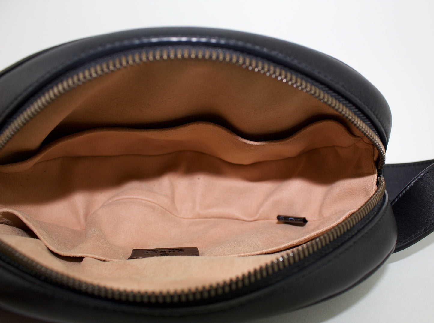 GUCCI GG MARMONT MATELASSÉ LEATHER BELT BAG