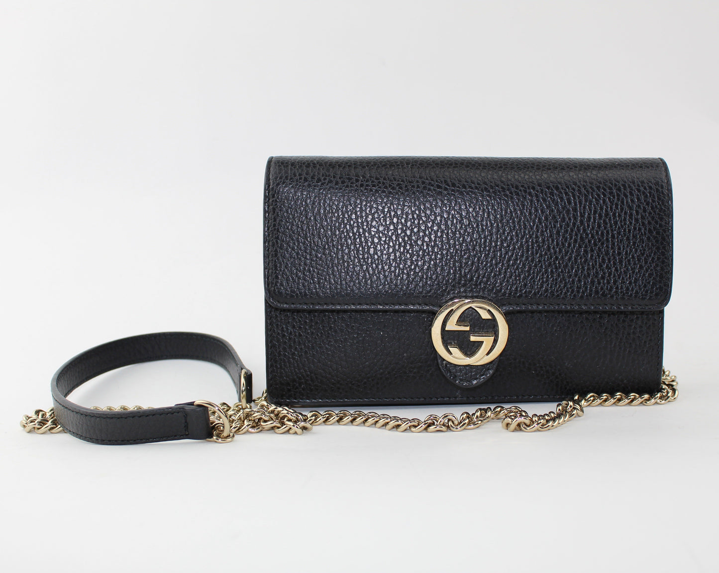 GUCCI INTERLOCKING WALLET ON CHAIN