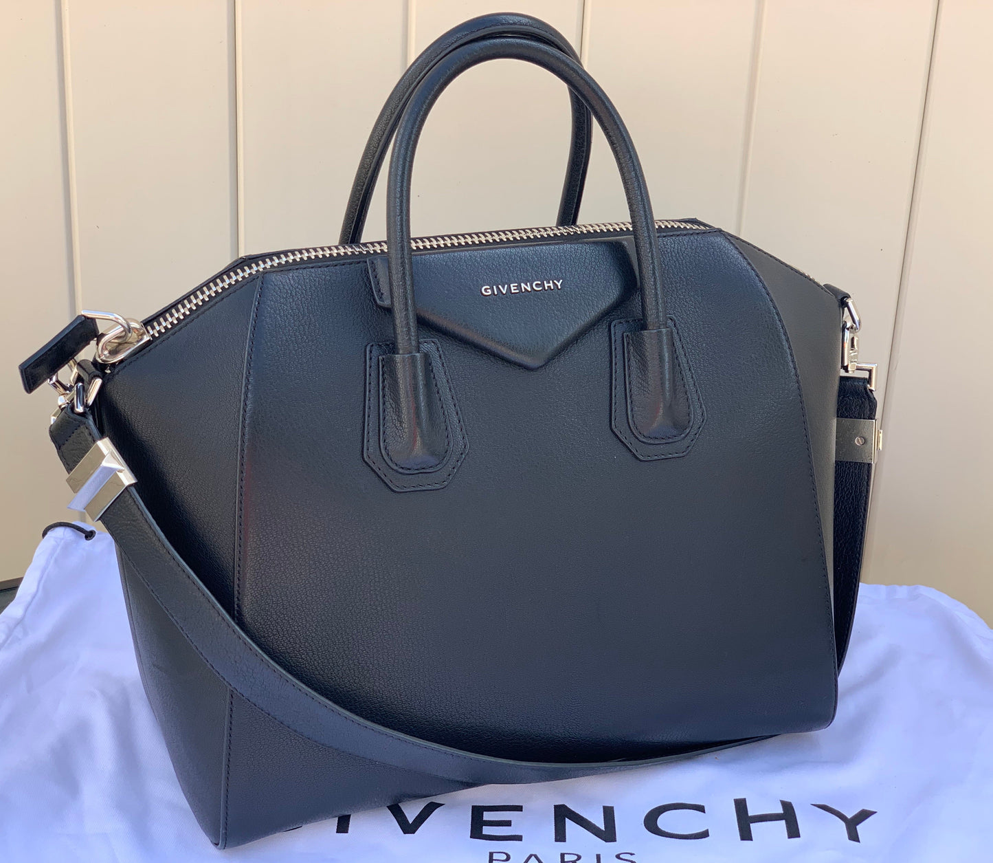 GIVENCHY MEDIUM ANTIGONA BAG