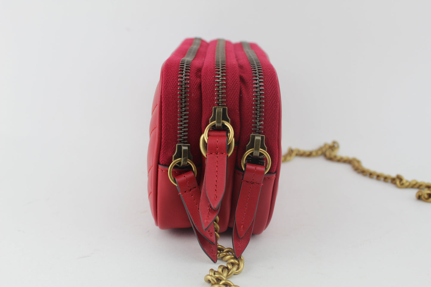 GUCCI GG MARMONT MATELASSE CROSSBODY BAG RED