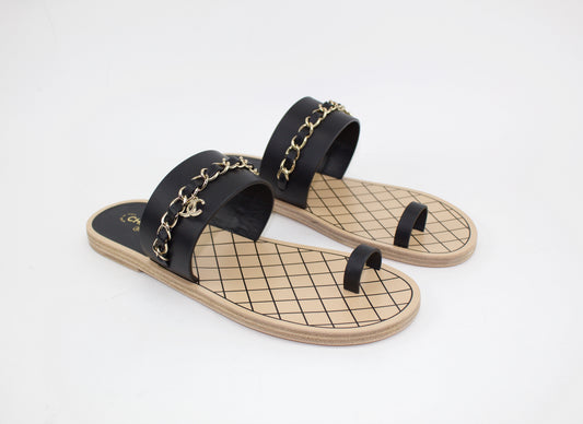 CHANEL FLAT TOE RING THONG W/ CHAIN EMBELLISHMENT