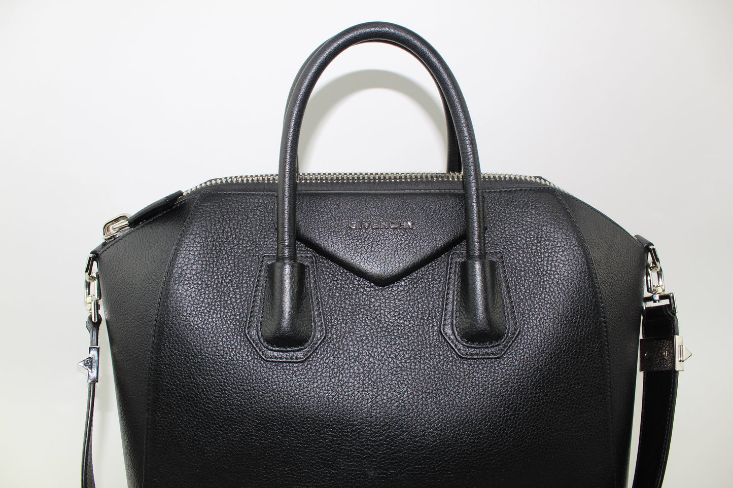 GIVENCHY MEDIUM ANTIGONA TOTE