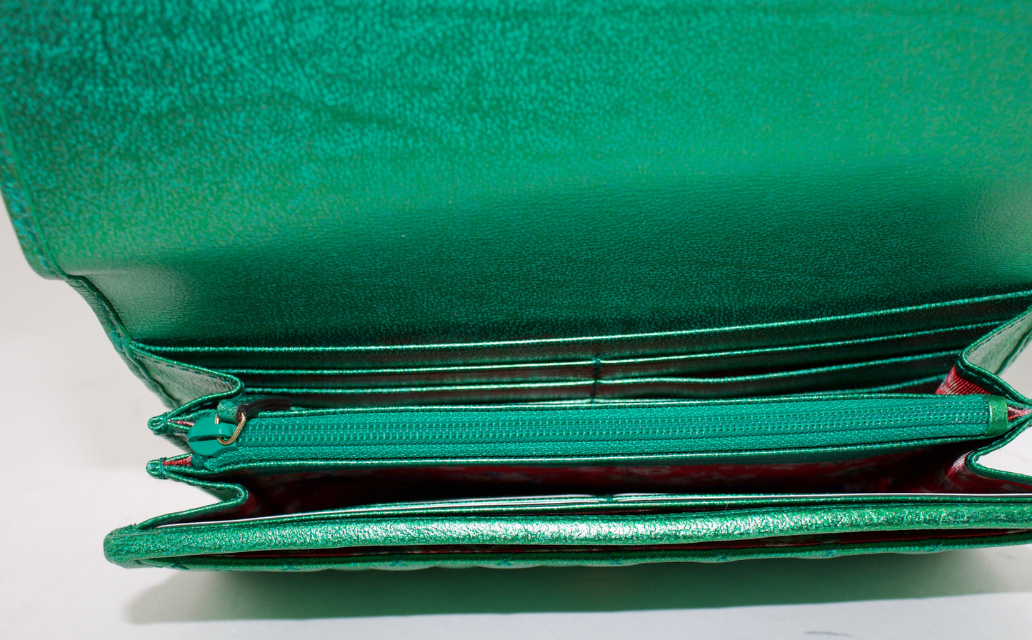 GUCCI LAMINATED CONTINENTAL WALLET IN GREEN
