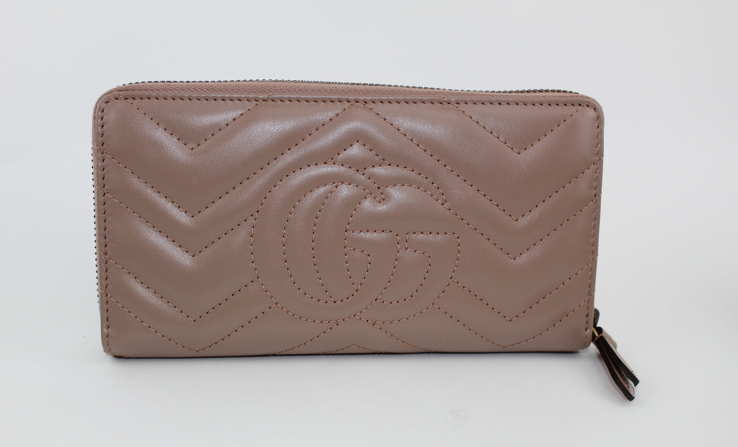 GUCCI GG MARMONT MEDIUM QUILTED ZIP WALLET