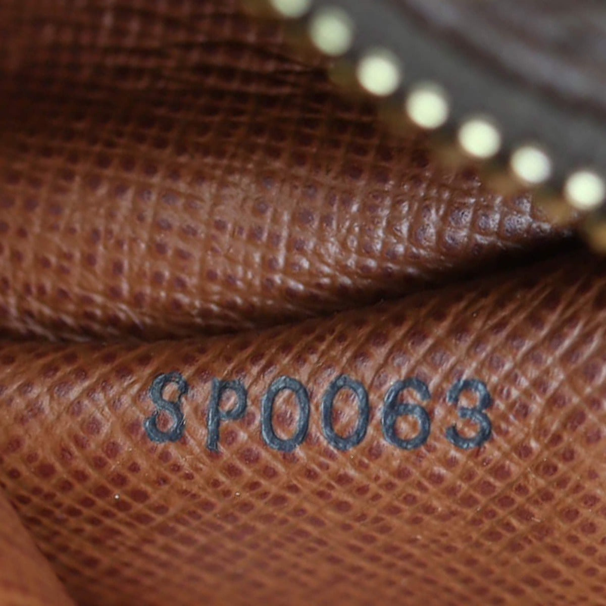 Louis Vuitton Papillon 26 Monogram