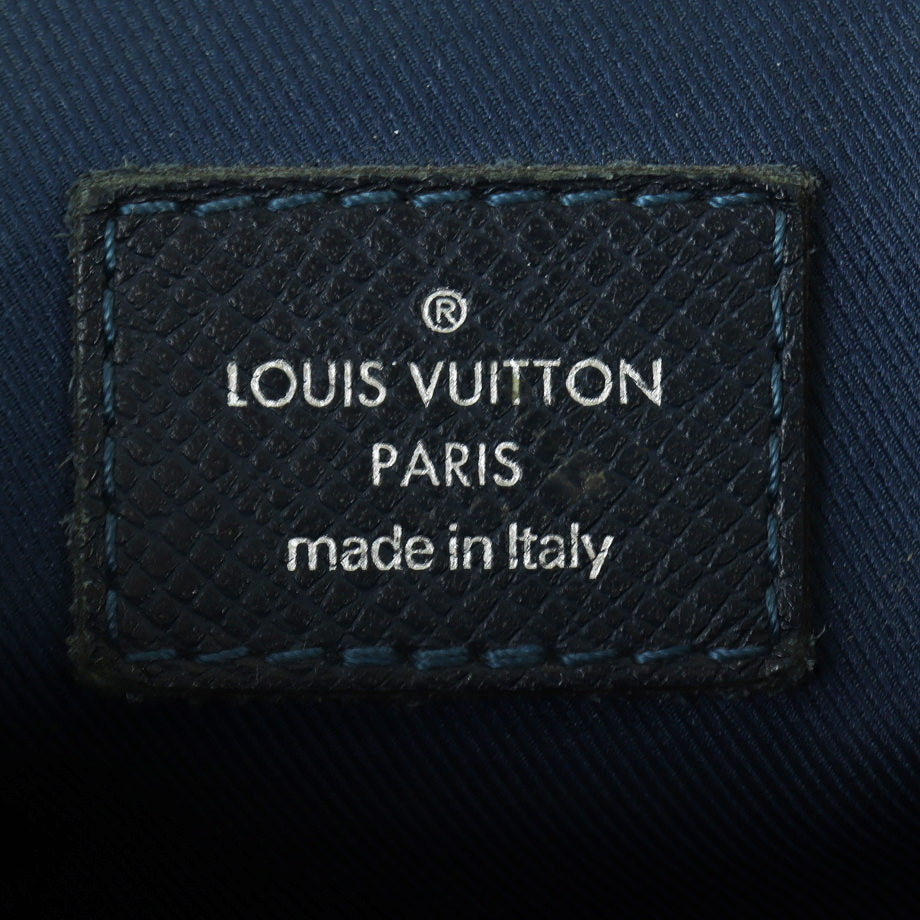 Louis Vuitton District PM Messenger Taiga