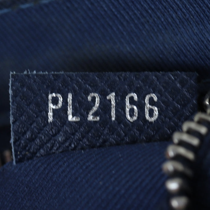 Louis Vuitton District PM Messenger Taiga