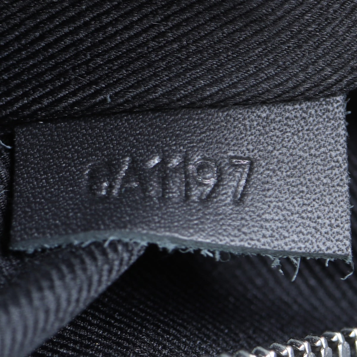Louis Vuitton District PM Messenger Damier Infini