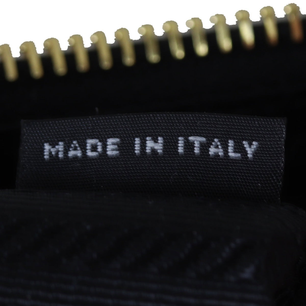 Prada Re-edition 2005 Saffiano Shoulder Bag