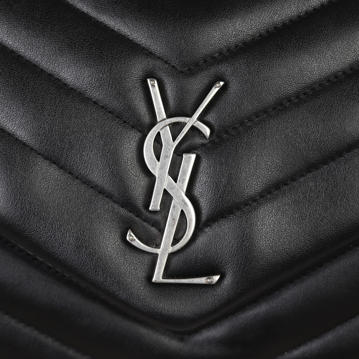 Saint Laurent Loulou Large