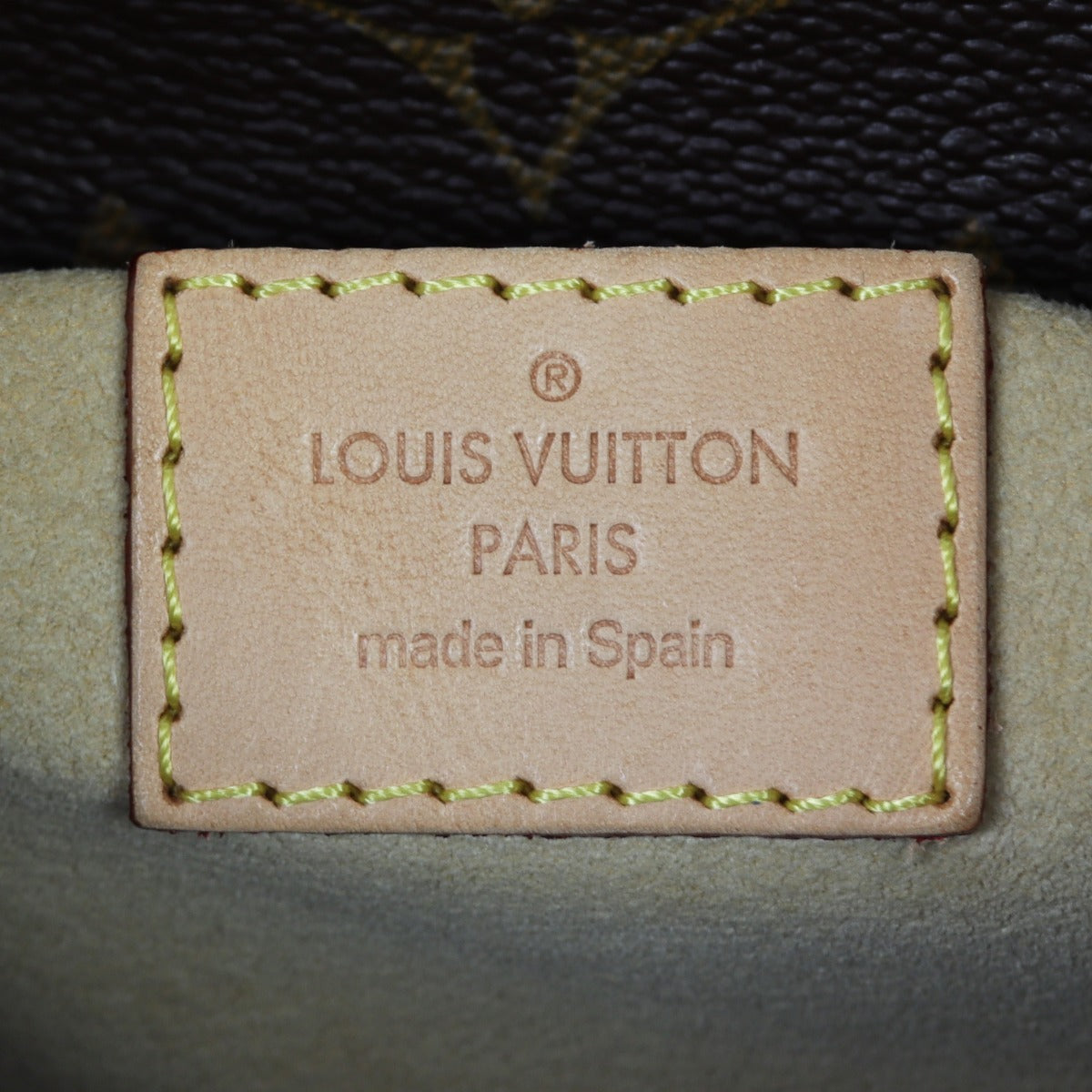 Louis Vuitton Artsy MM Monogram | Gold Keyring