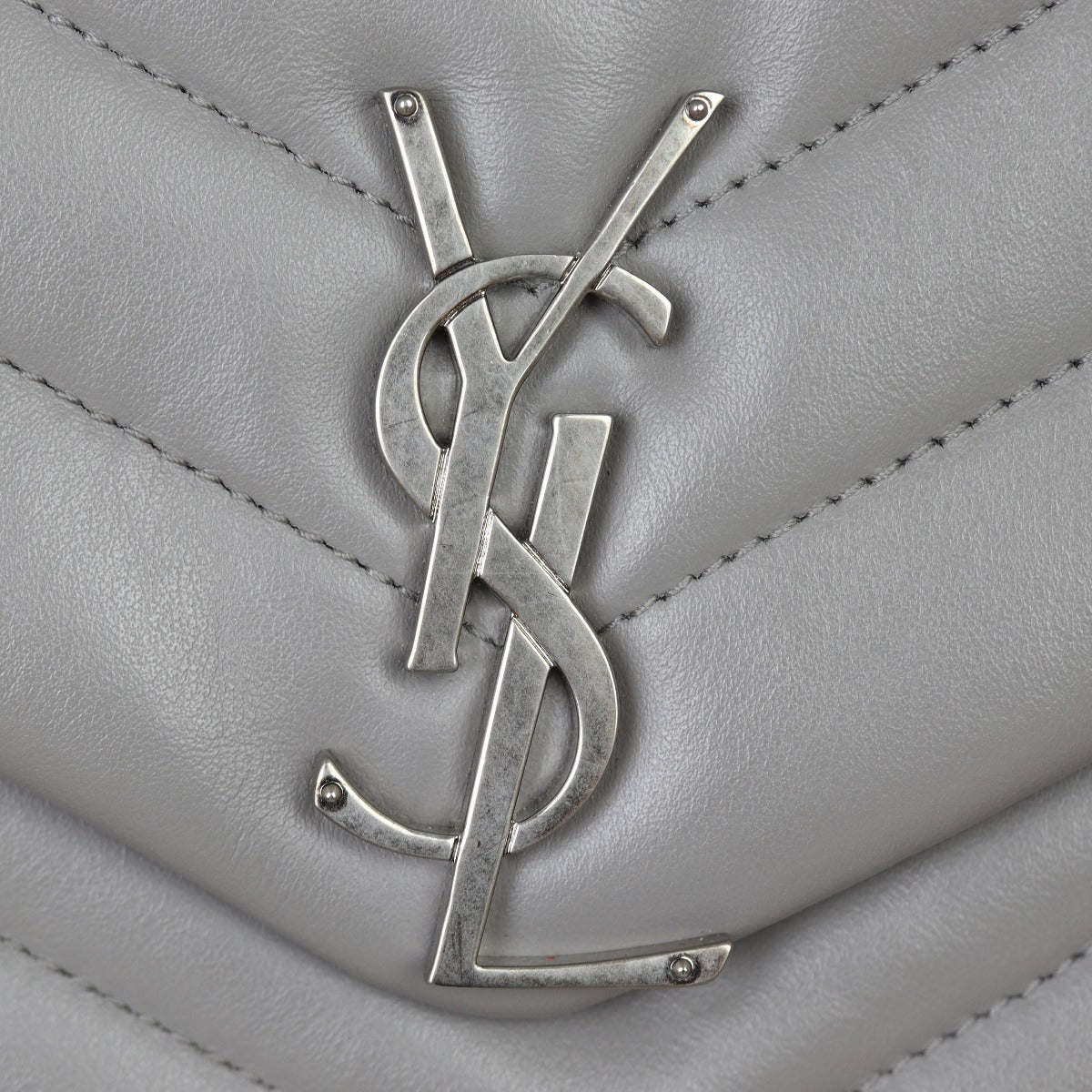 Saint Laurent Loulou Medium