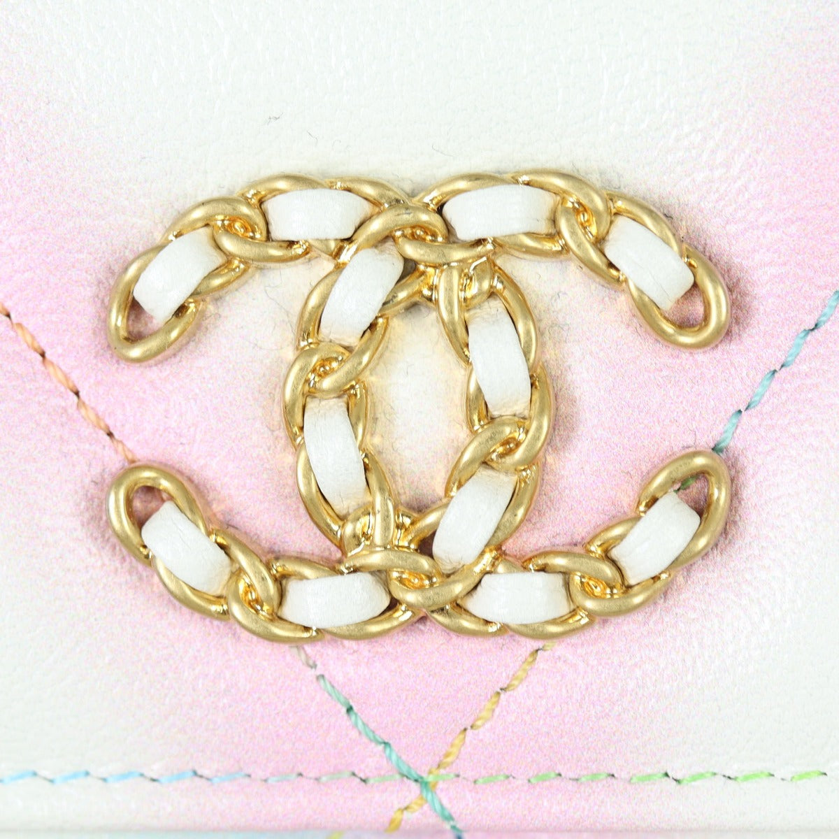 Chanel 19 Wallet on Chain | White