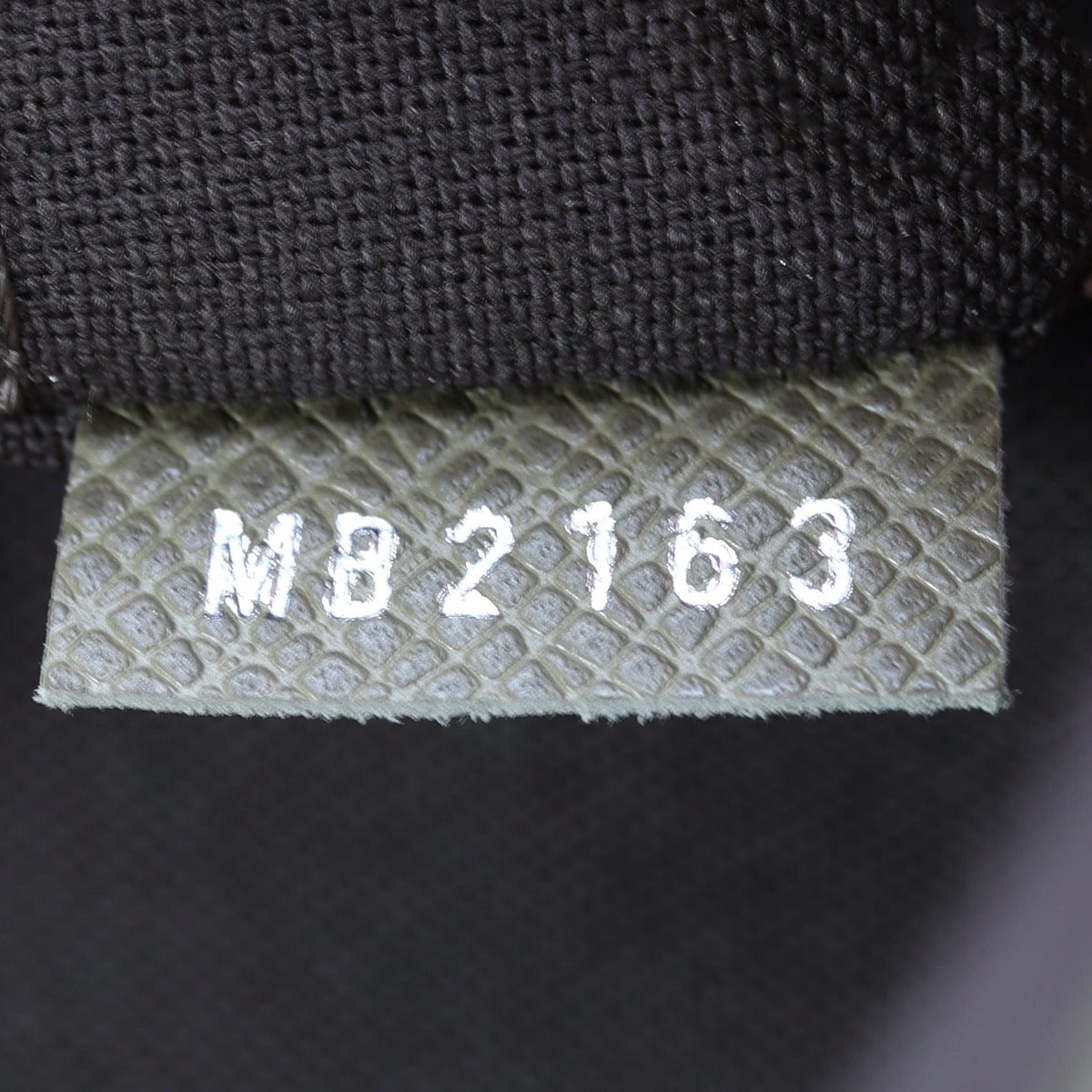 Louis Vuitton Taiga Sasha Messenger Bag