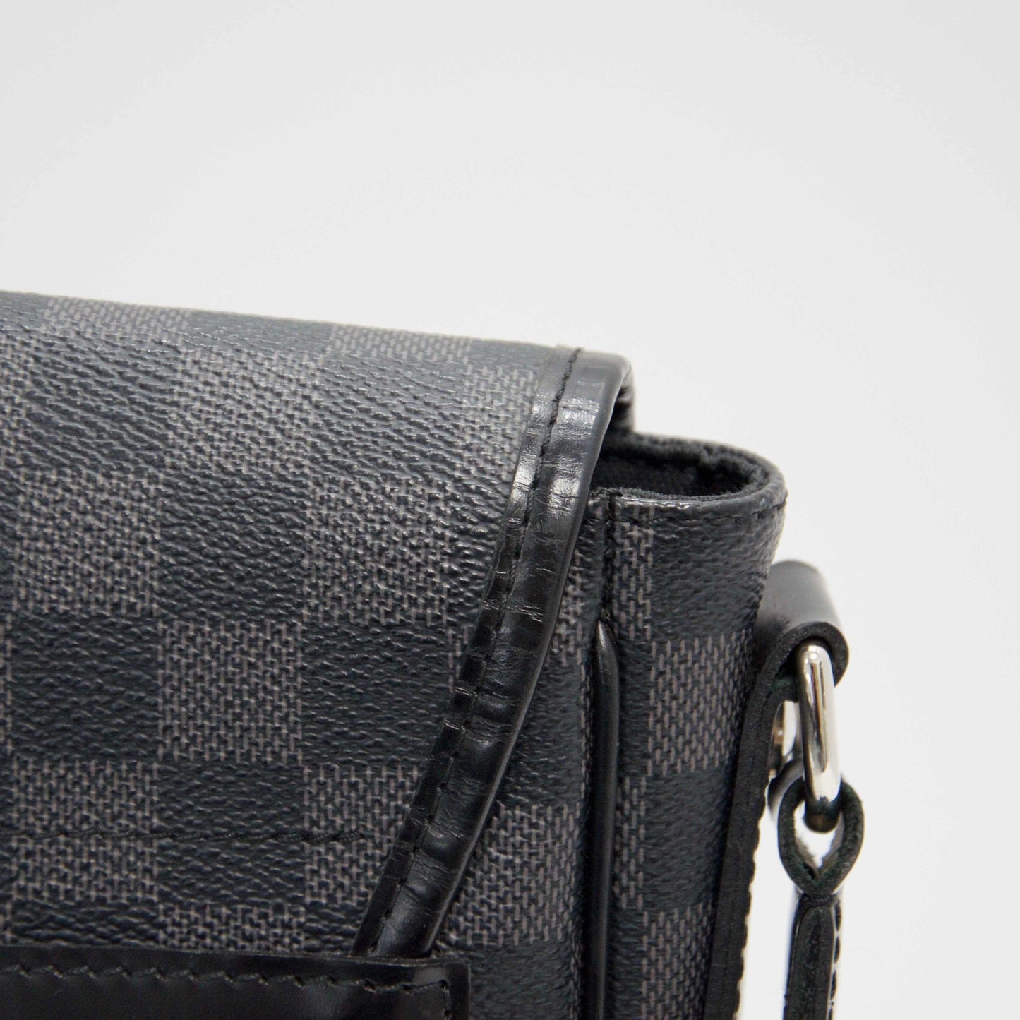 Louis Vuitton Damier Graphite Daniel MM Messenger Bag