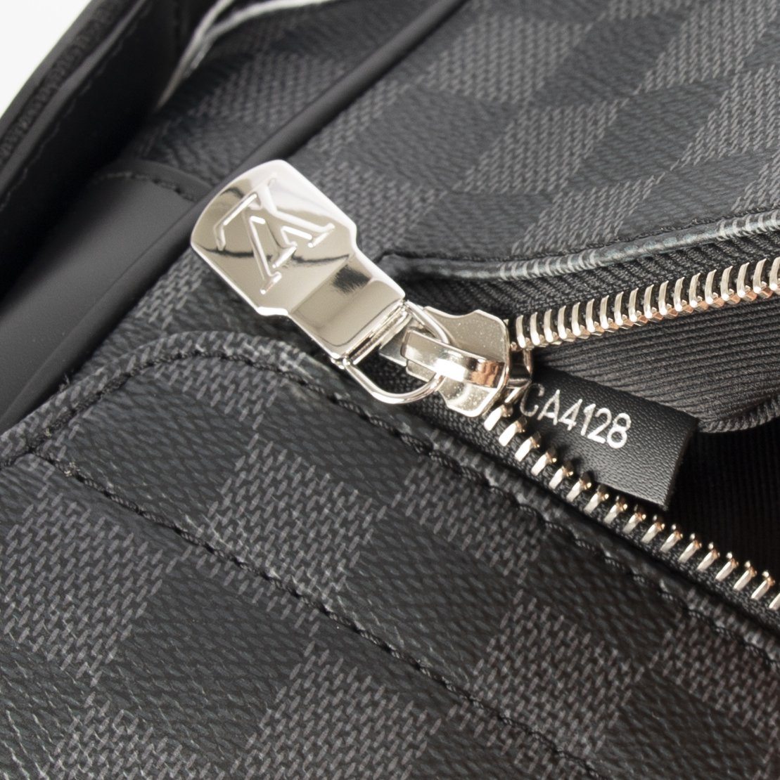 Louis Vuitton Damier Graphite District GM