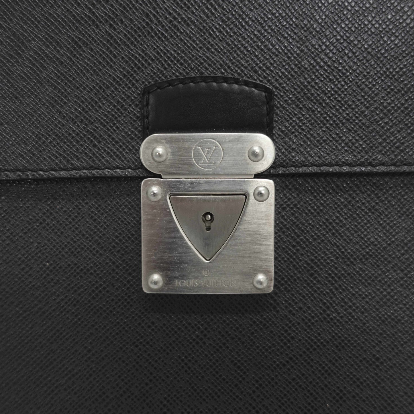 Louis Vuitton Taiga Minuto Portfolio