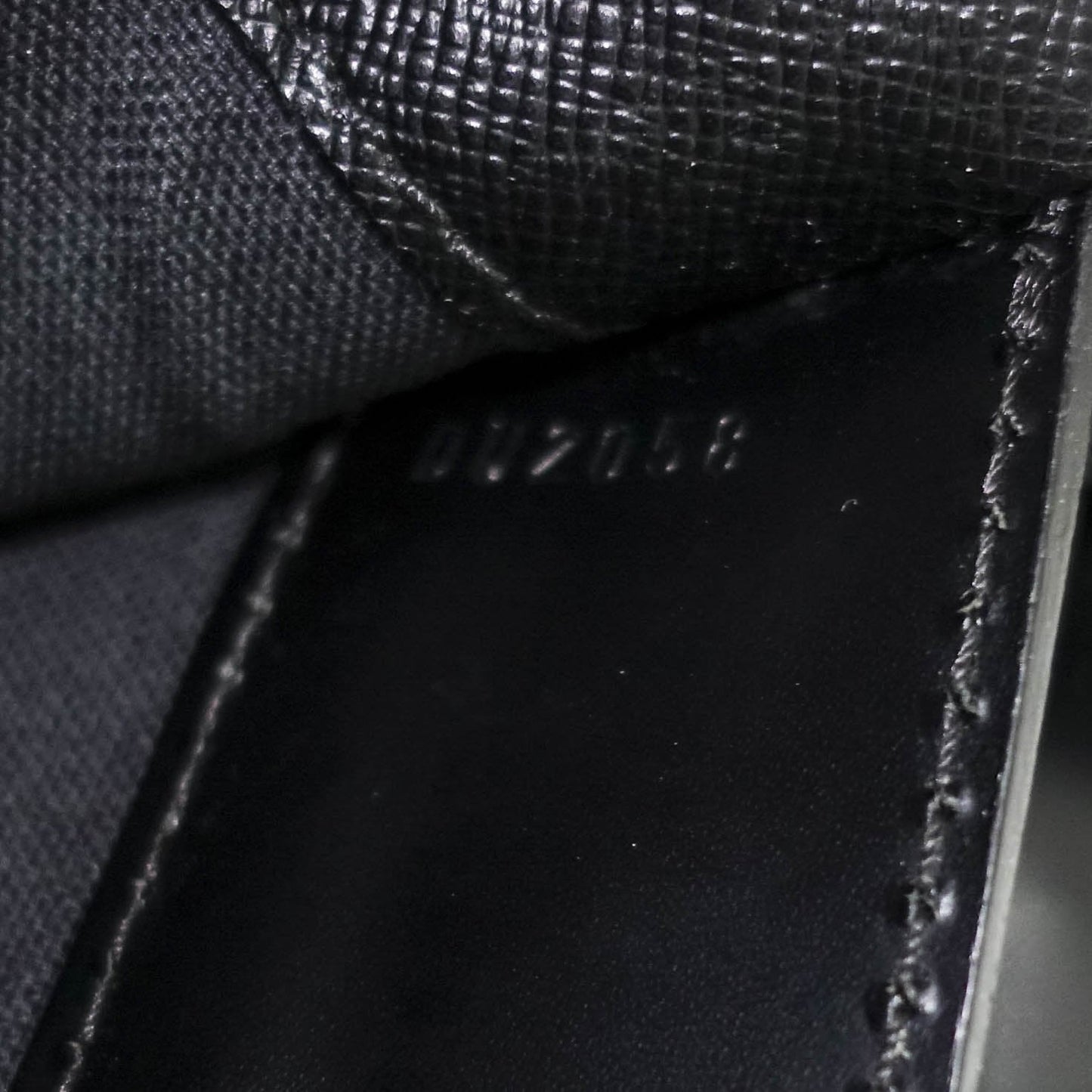 Louis Vuitton Taiga Minuto Portfolio