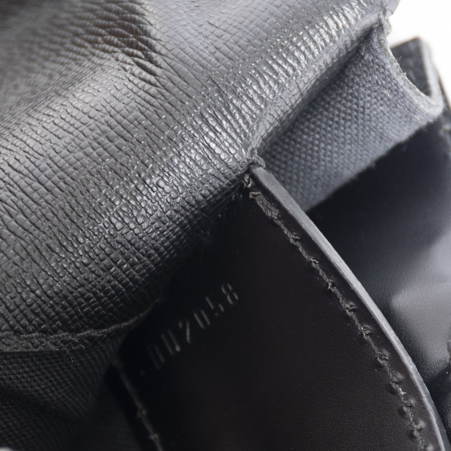 Louis Vuitton Taiga Porte-Documents Minuto