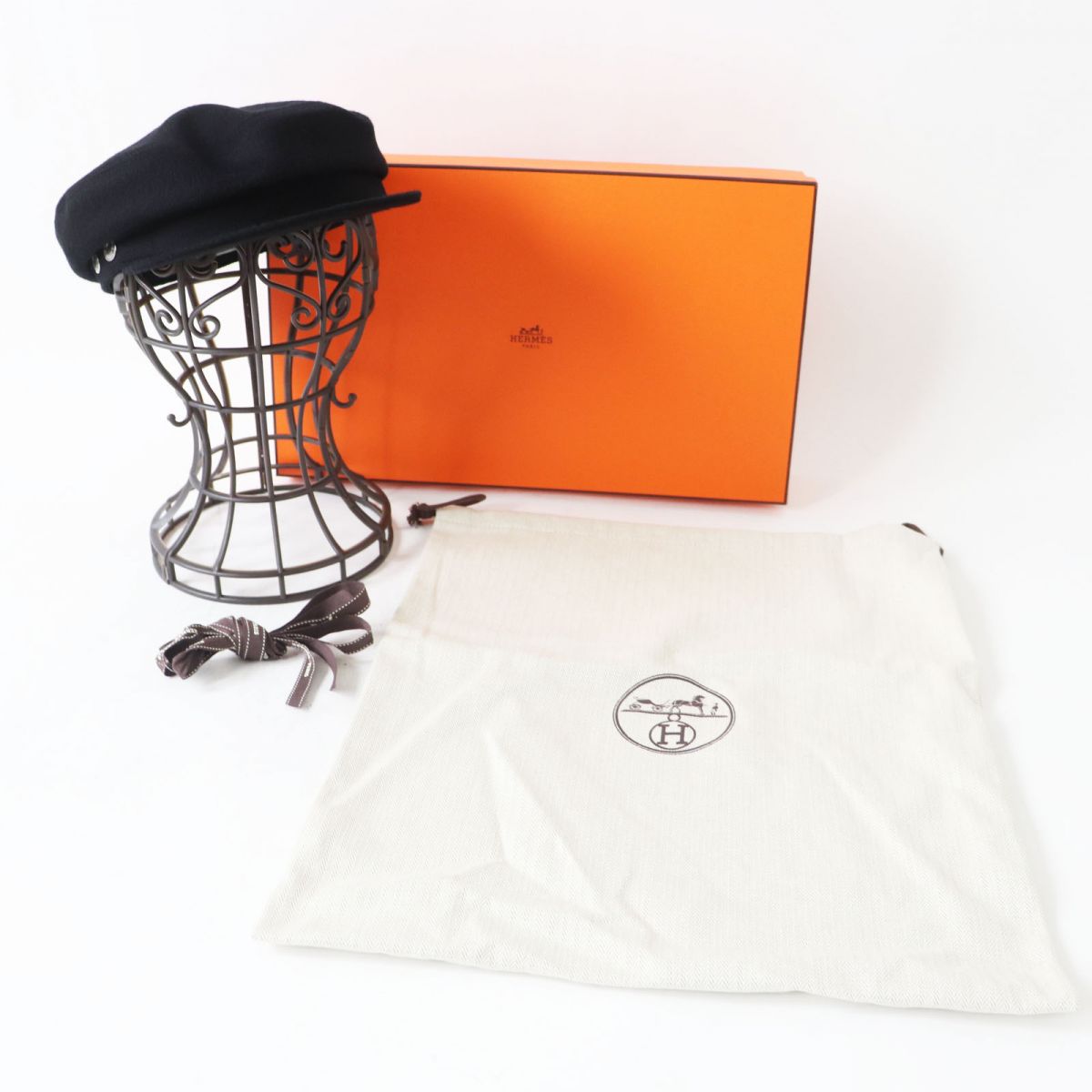 HERMES Casquette Outer: 100% cashmere, Lining: 65% rayon, Lining: 35% silk, Part: 56% cotton, Part: 44% rayon, Inner decoration: 100% polyester Black x Silver Metal Women 57