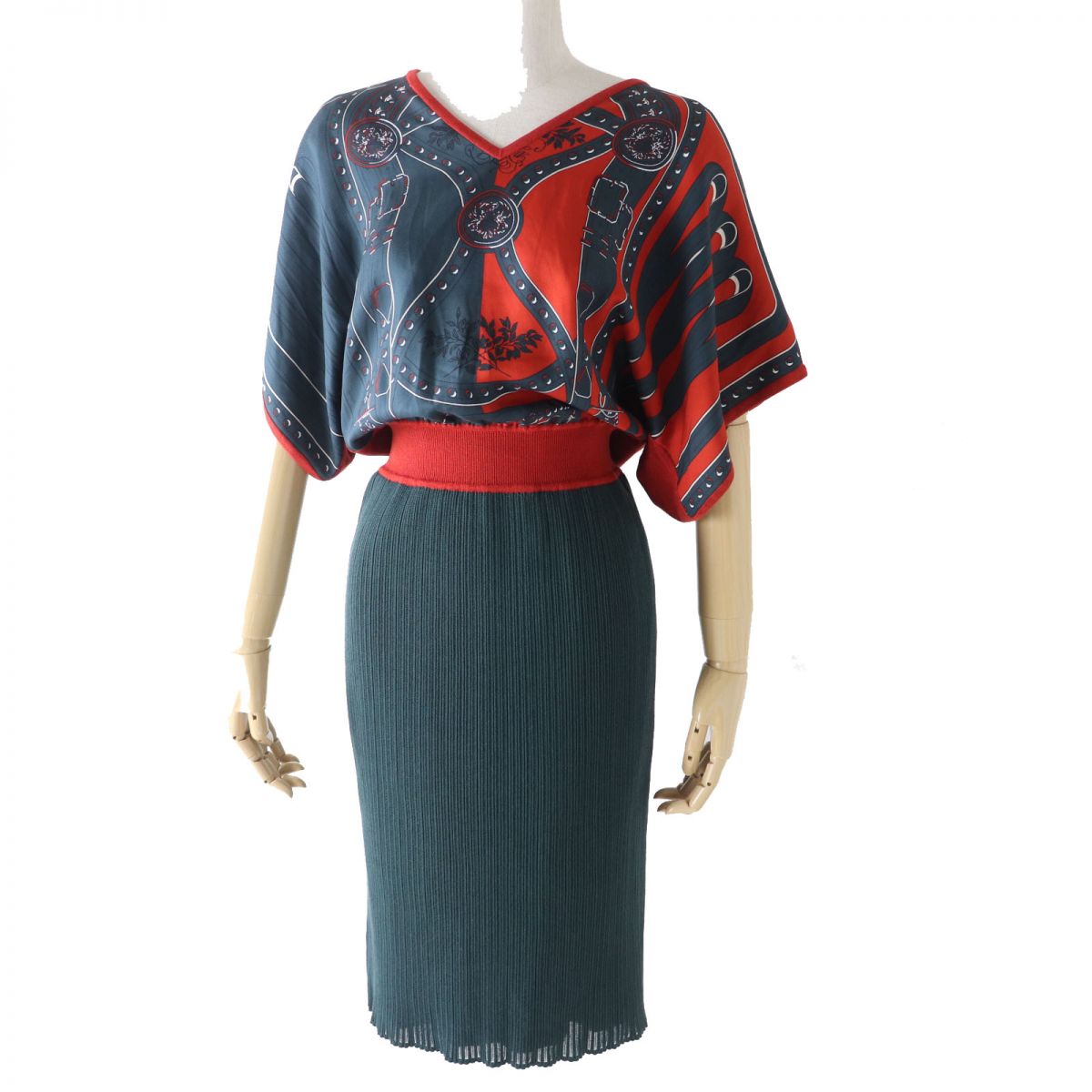 HERMES one piece Outer: 100% silk, Outer: 57% silk, Outer: 43% cotton, Part: 50% silk, Part: 38% cotton, Part: 9% polyamide, 3% elastane Red x dark green type Women 34