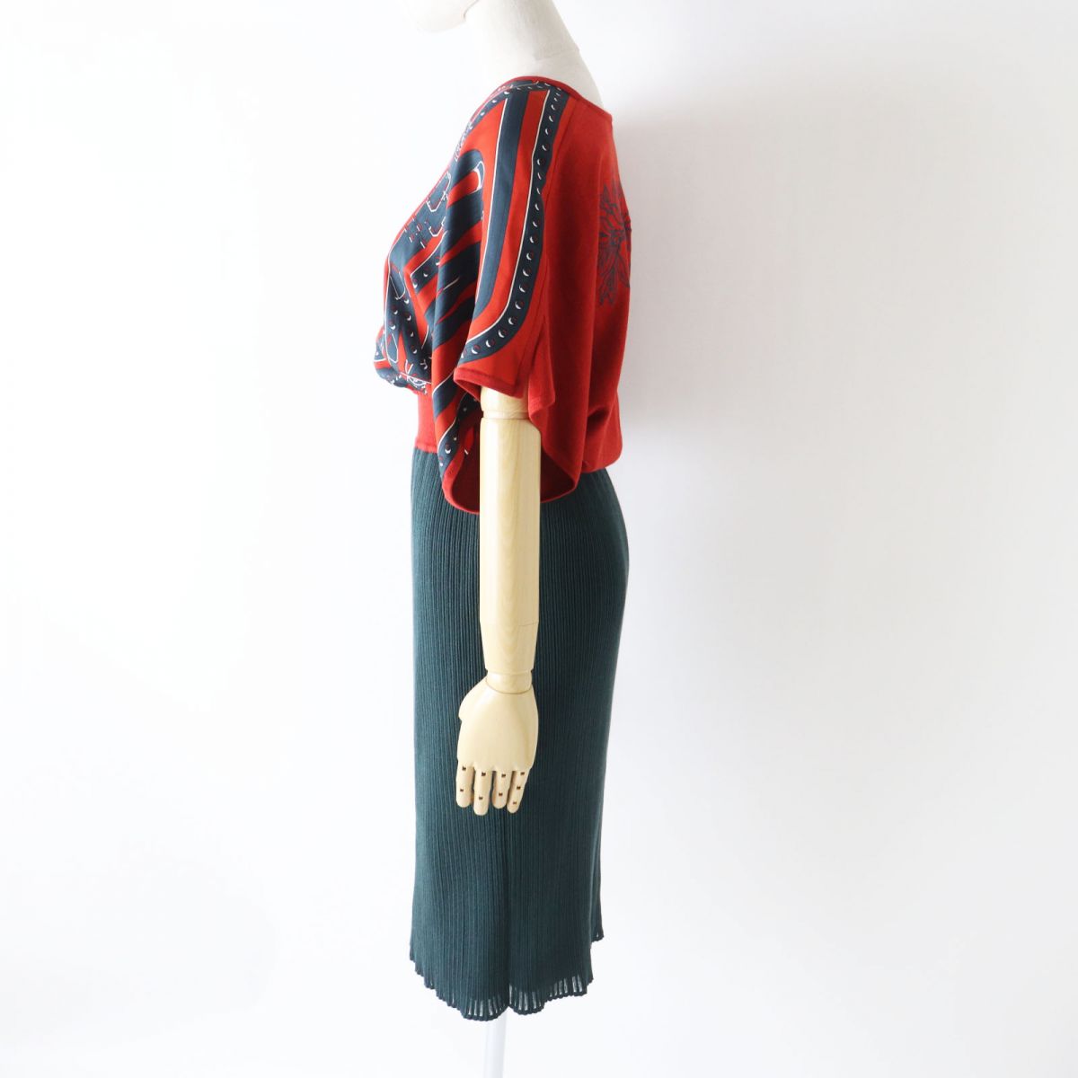 HERMES one piece Outer: 100% silk, Outer: 57% silk, Outer: 43% cotton, Part: 50% silk, Part: 38% cotton, Part: 9% polyamide, 3% elastane Red x dark green type Women 34