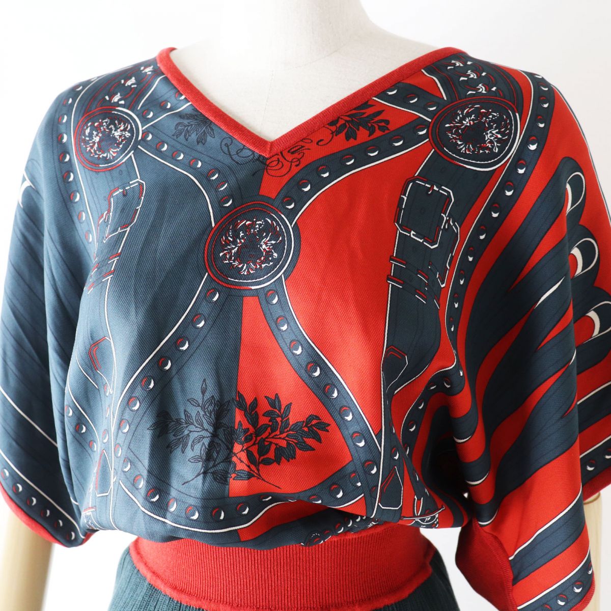 HERMES one piece Outer: 100% silk, Outer: 57% silk, Outer: 43% cotton, Part: 50% silk, Part: 38% cotton, Part: 9% polyamide, 3% elastane Red x dark green type Women 34