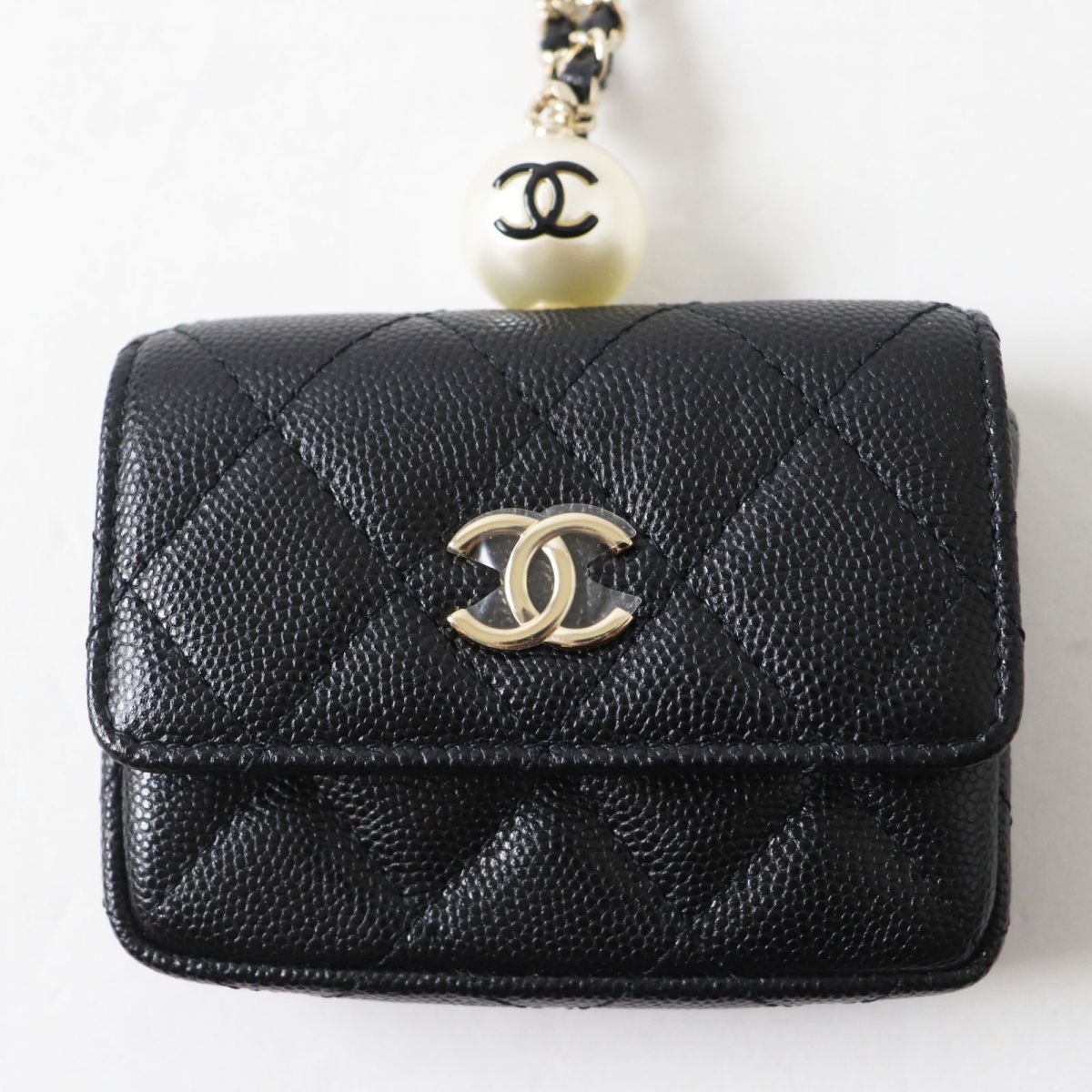 CHANEL Pochette Caviar skin black