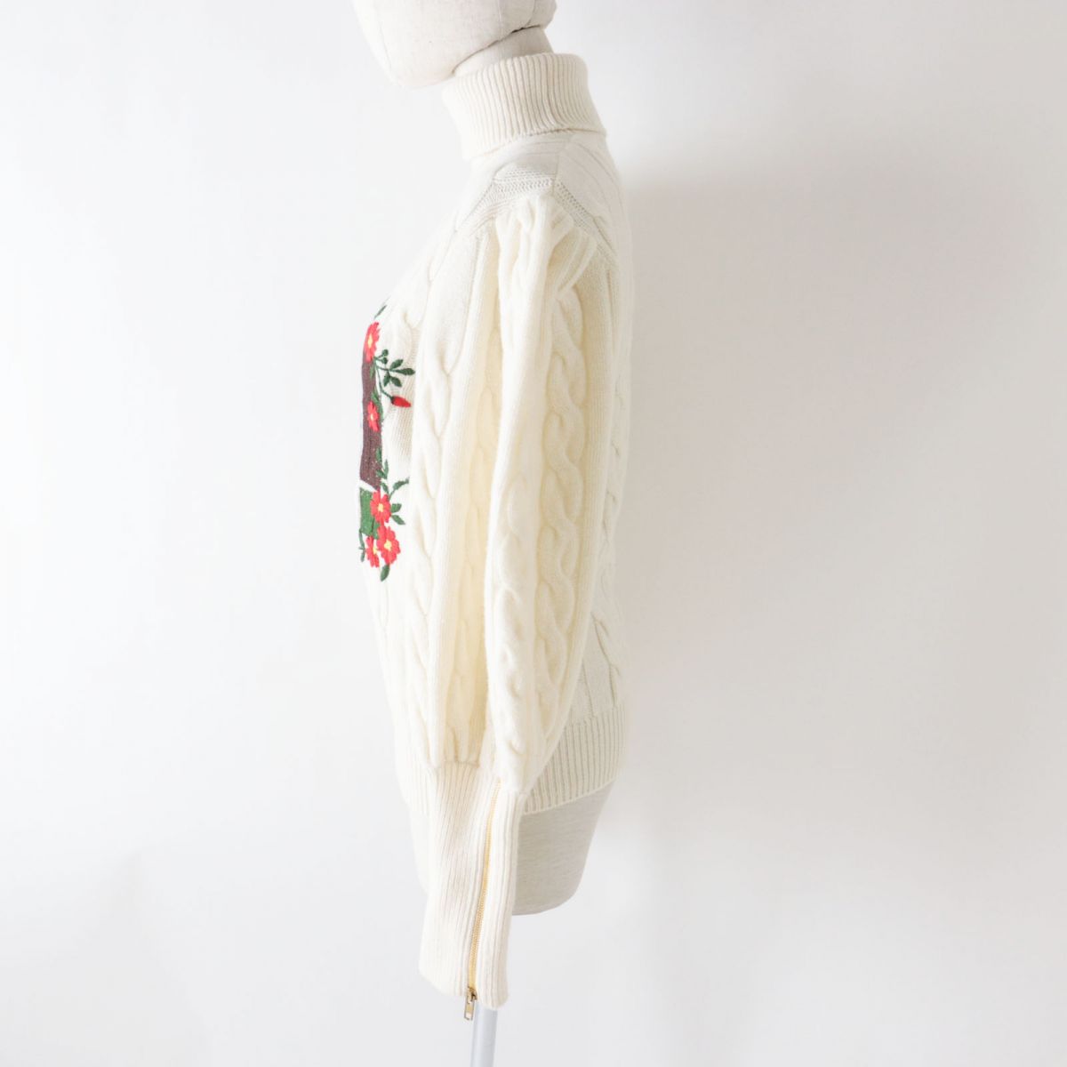 GUCCI knit Main: 100% wool, part: 50% acrylic, part: 50% wool White x multi Women XS