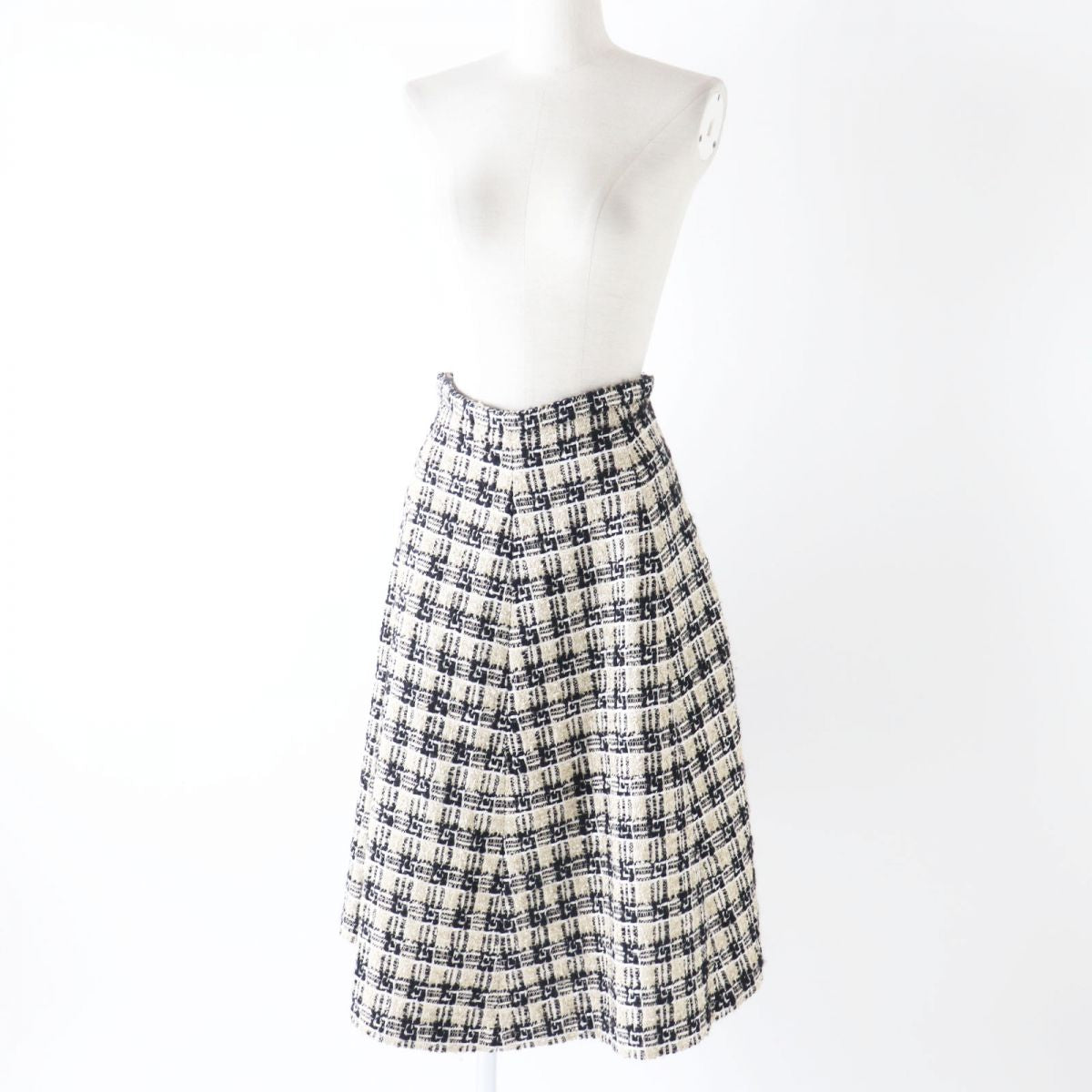 GUCCI skirt Main: 24% cotton, Main: 23% wool, Main: 20% polyester, Main: 19% acrylic, Main: 9% polyamide Black x white x gold<br>(tweed) Women 36