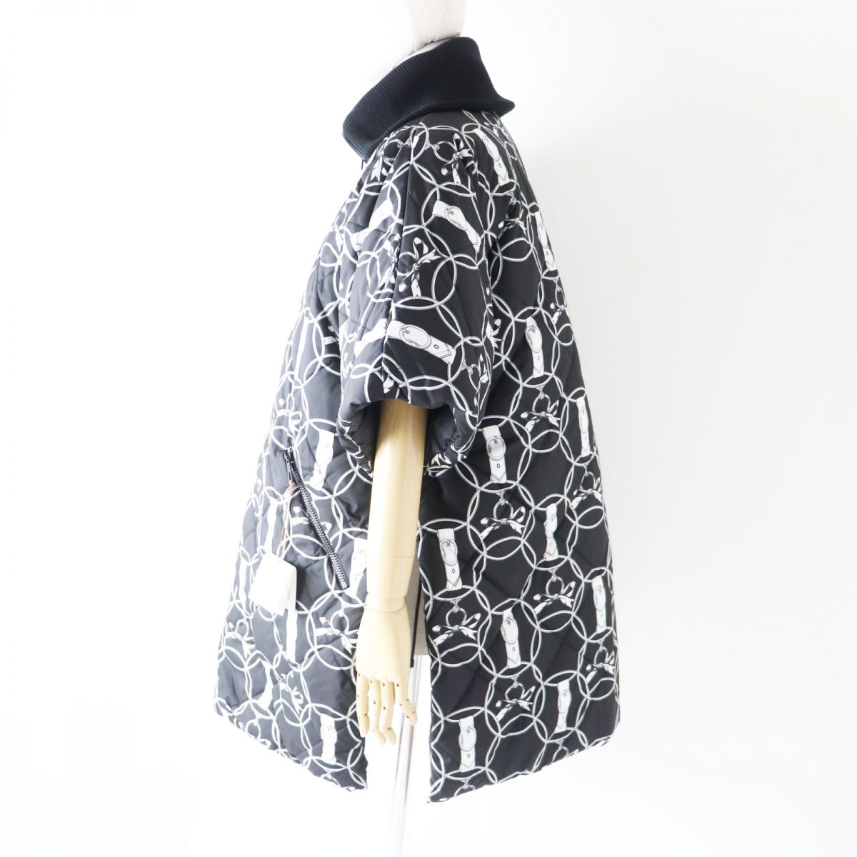 HERMES Down jacket Outer: 100% polyester, Part: 100% virgin wool, Lining: 100% polyester, Filling: 90% down, Filling: 10% feather, Padding: 100% polyester NOIR (Black x White)<br>La Promenade du Matin / Morning Walk Women 34