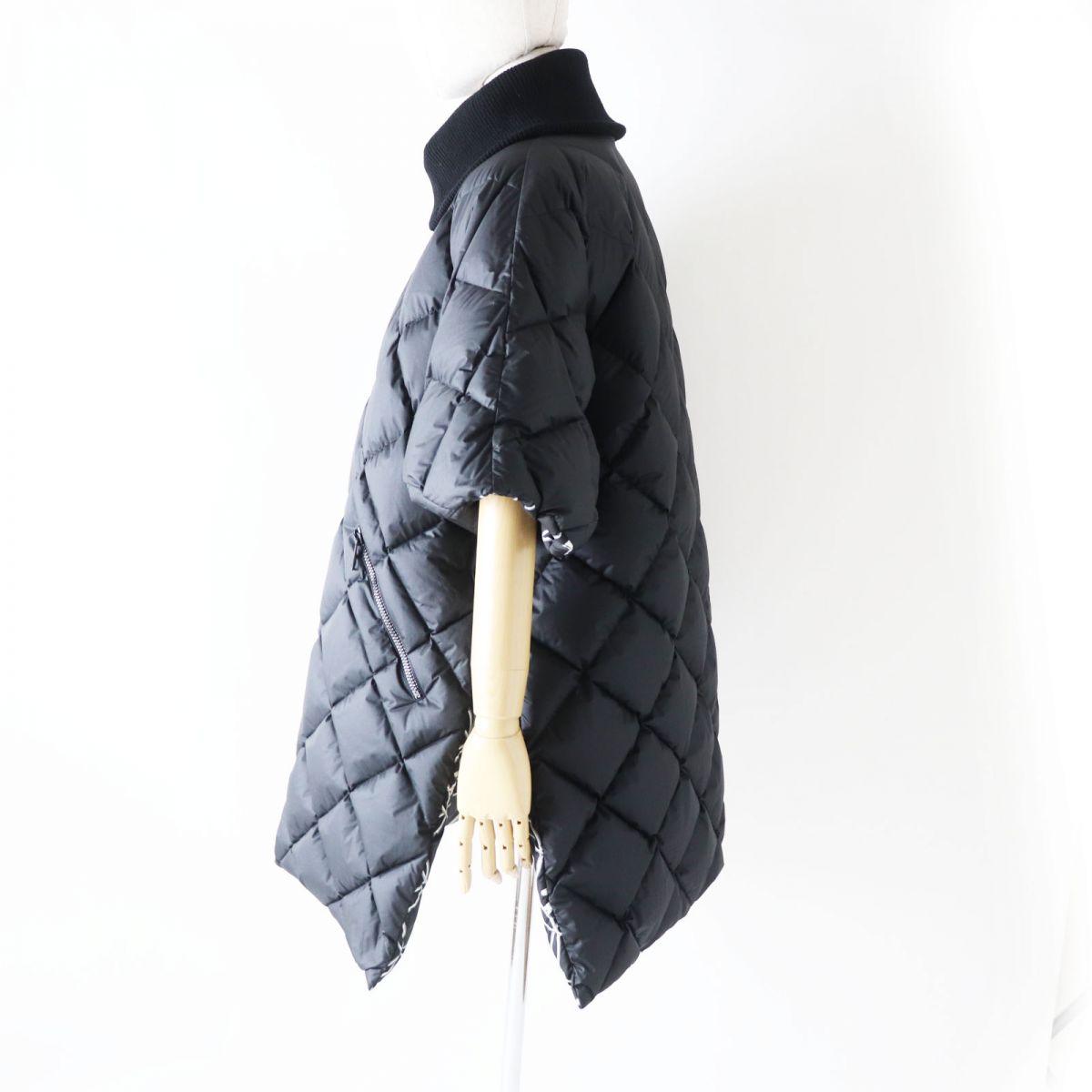 HERMES Down jacket Outer: 100% polyester, Part: 100% virgin wool, Lining: 100% polyester, Filling: 90% down, Filling: 10% feather, Padding: 100% polyester NOIR (Black x White)<br>La Promenade du Matin / Morning Walk Women 34
