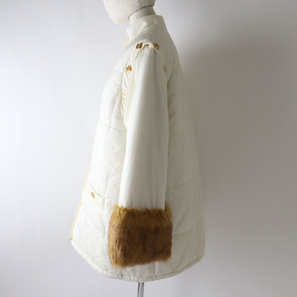 GUCCI coat Outer: 100% nylon, Fur: 100% acrylic, Lining: 68% rayon, Lining: 32% silk, Lining: 100% polyester white Women 38